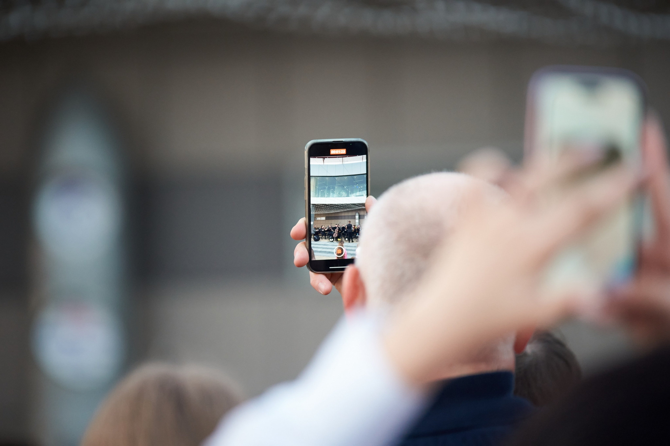 Репортаж: Музыкальная школа Виртуозы в Ночь музеев у планетария. Репортажный и женский фотограф в Новосибирске