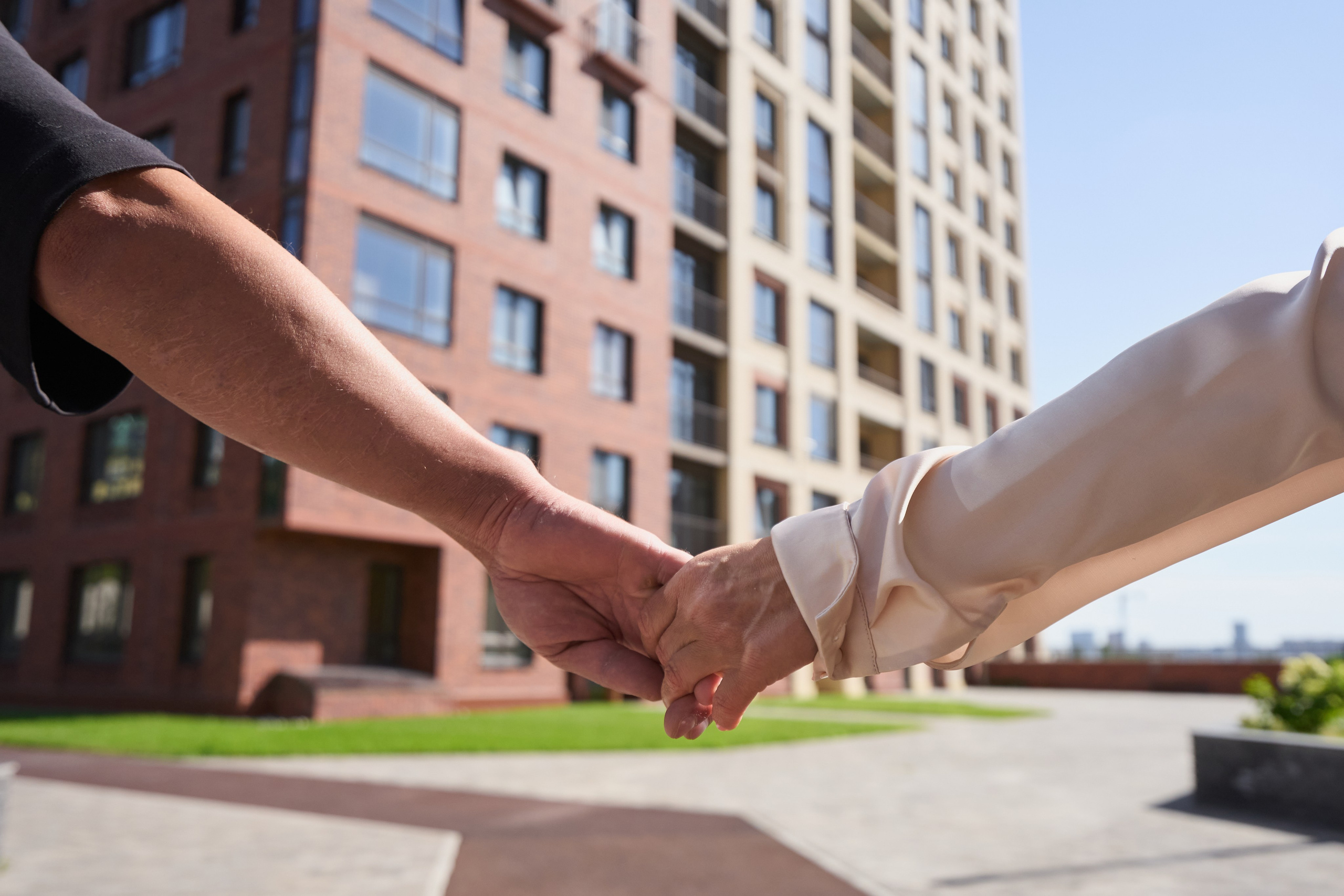 Семейная фотосессия в ЖК Академия для рекламы (Новосибирск). Репортажный и женский фотограф в Новосибирске