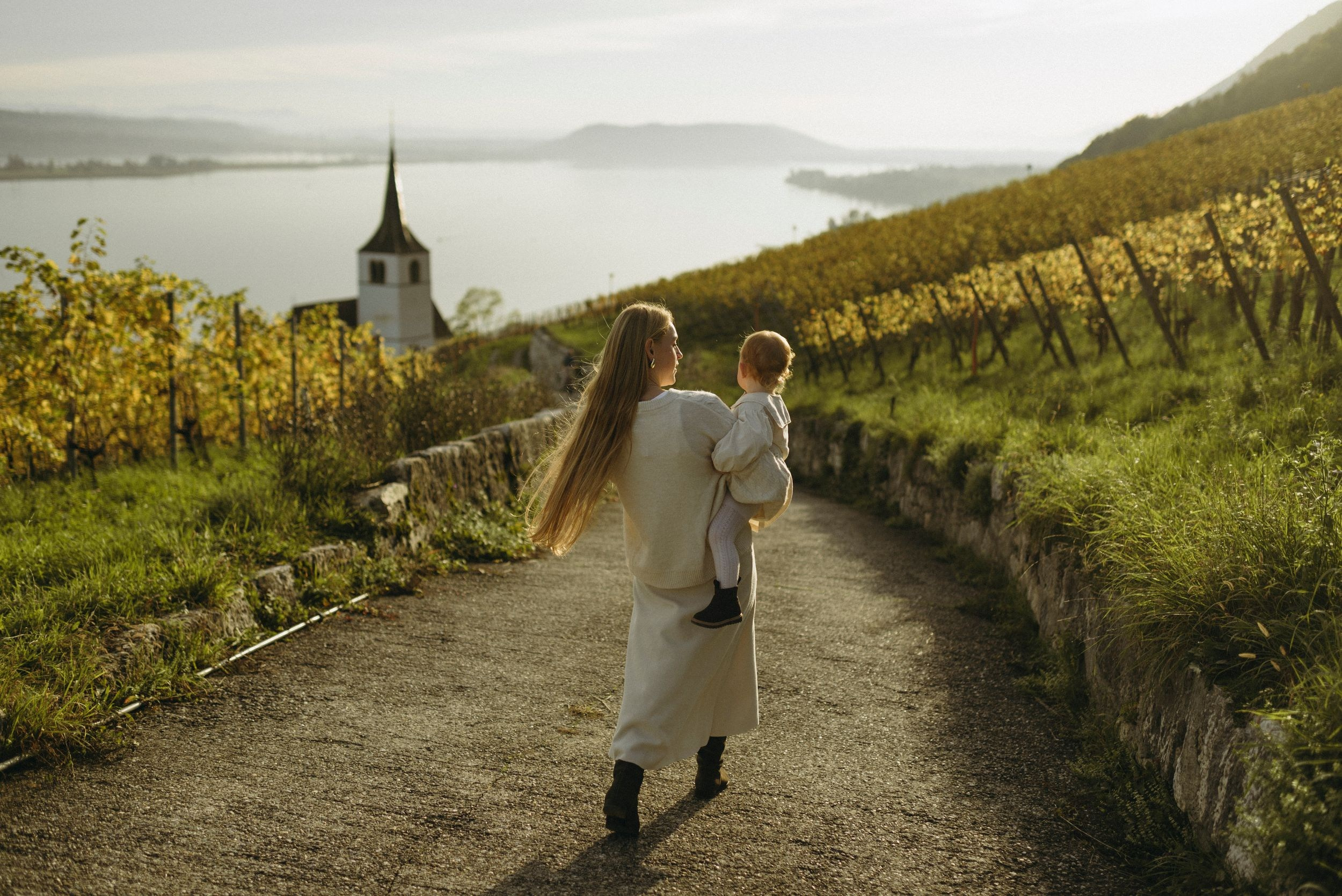 Polina Thea and Mirvan. Polina Sobol — family & documentary photographer in Bern. Outdoor & urban photo sessions for families, kids and couples