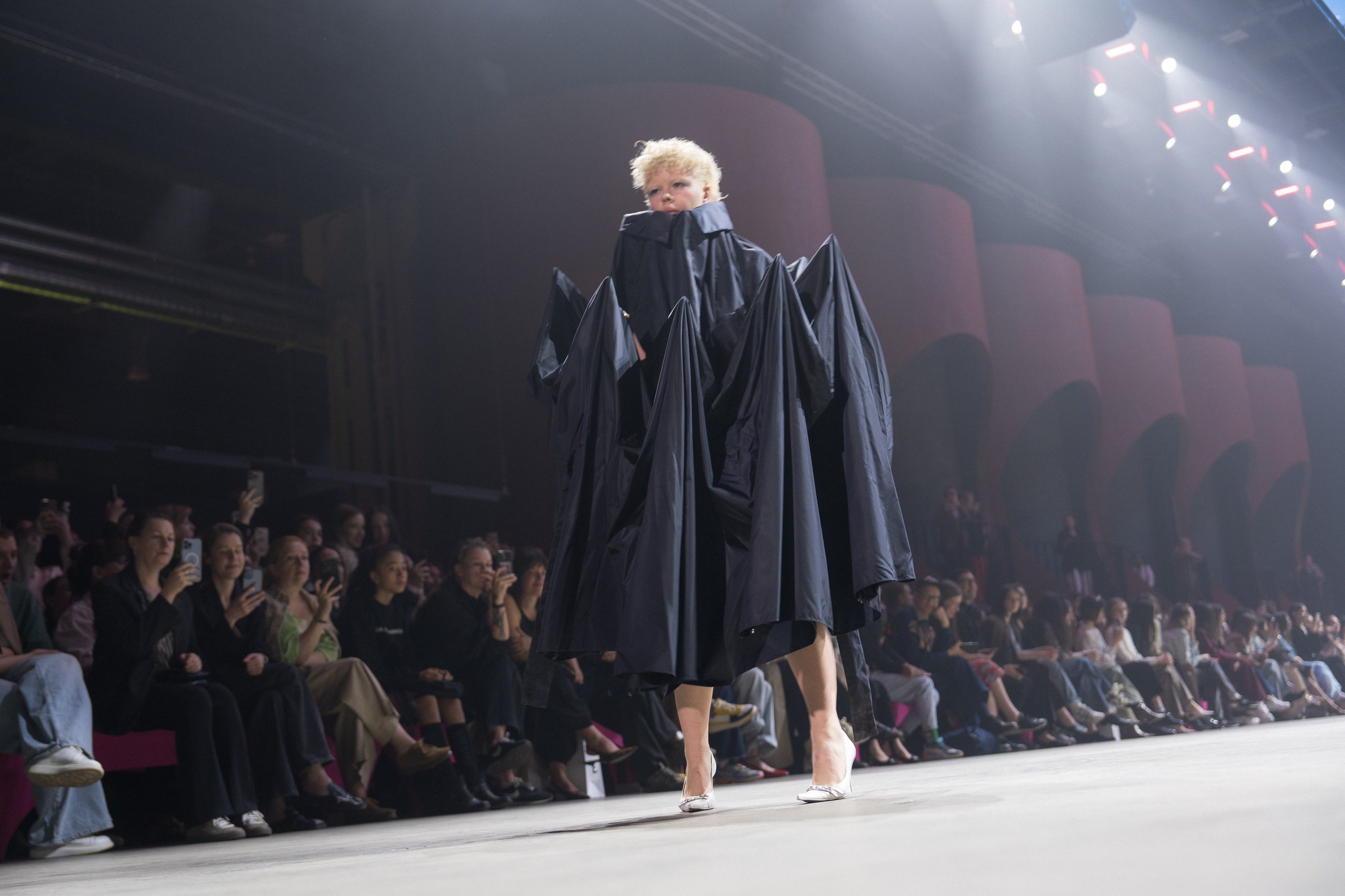 Показ Школы дизайна НИУ ВШЭ. Фотограф Николай Прокофьев модельные тесты в Москве