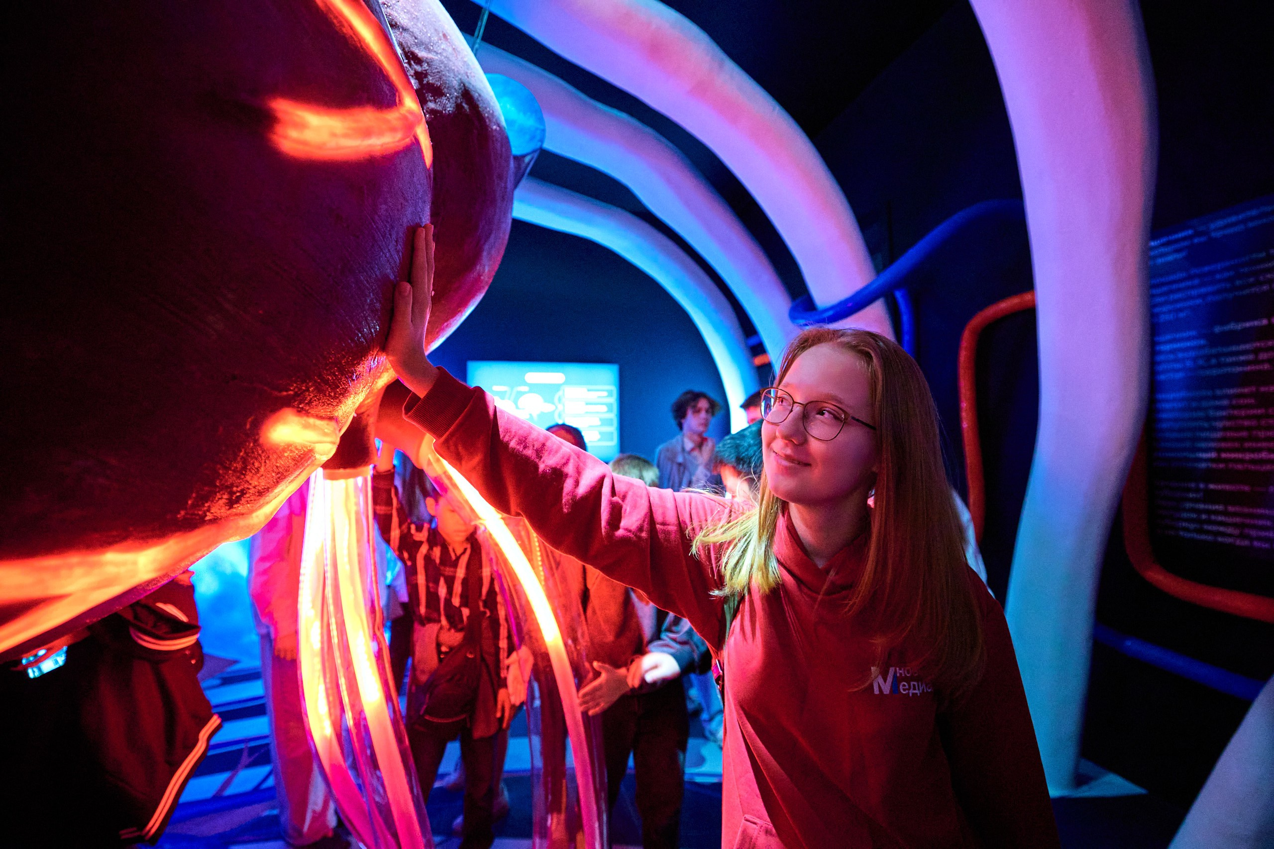 Фотограф документирует городскую экспедицию Москва