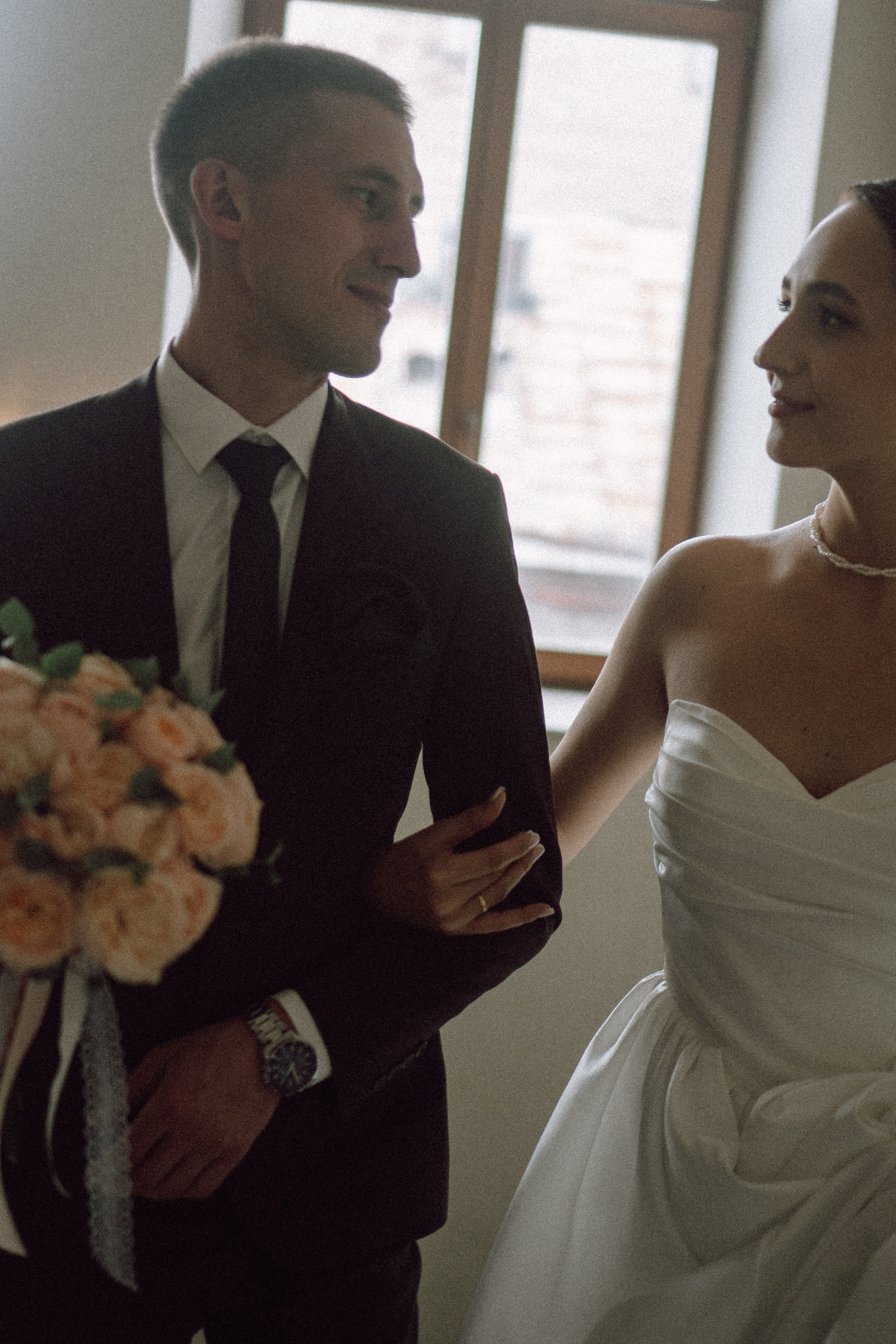 СВАДЕБНАЯ ПРОГУЛКА В САНТК-ПЕТЕРБУРГЕ (ИСАКИЕВСКИЙ СОБОР, ЗИМНЯЯ КАНАВКА, ЭРМИТАЖ И БОЛЬШАЯ МОРСКАЯ УЛИЦА). Профессиональный фотограф, Санкт-Петербург — Виктория Богомолова