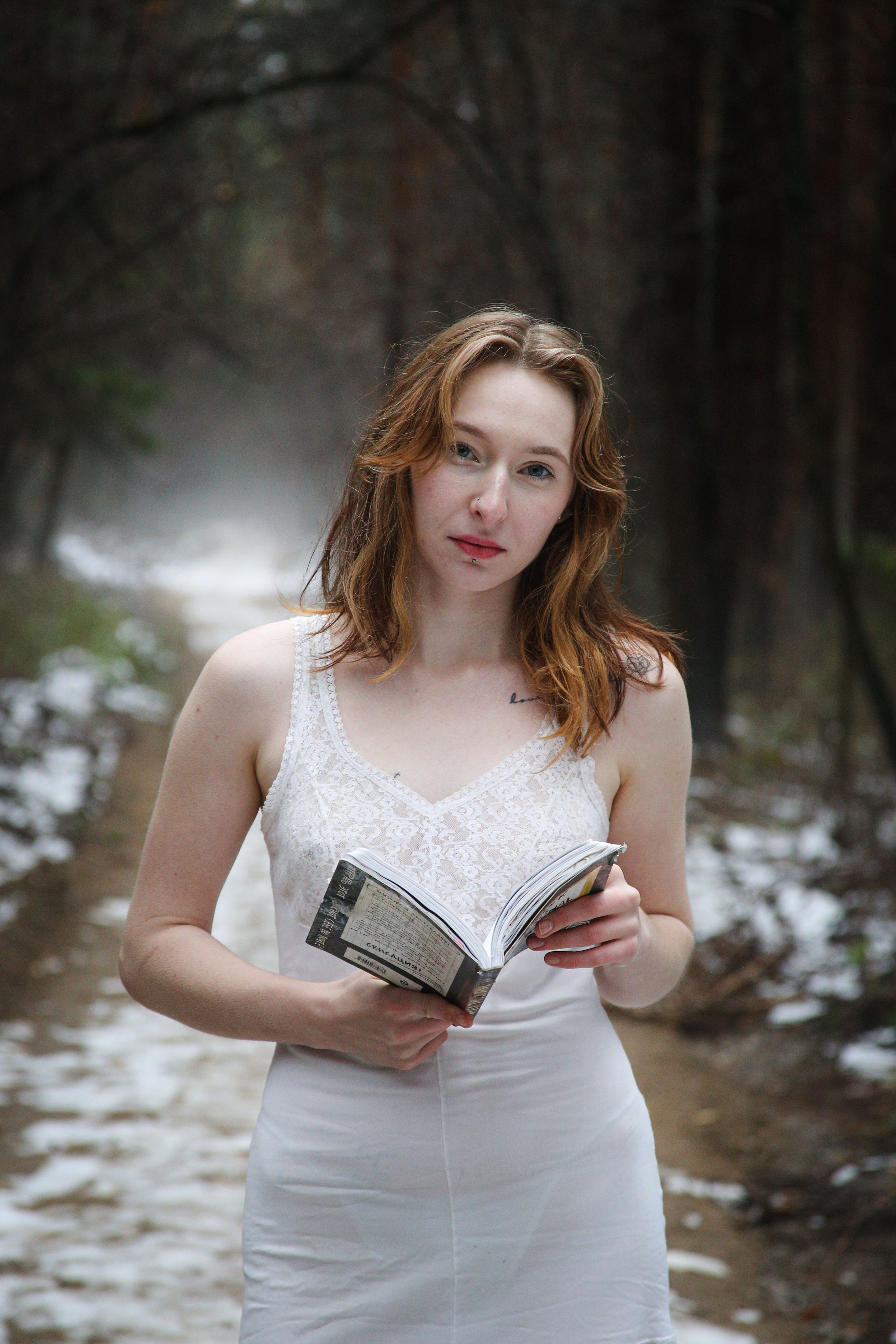 Полина на снегу босиком. Фотограф Пермь. Фотосессия в фотостудии Перми и на свежем воздухе