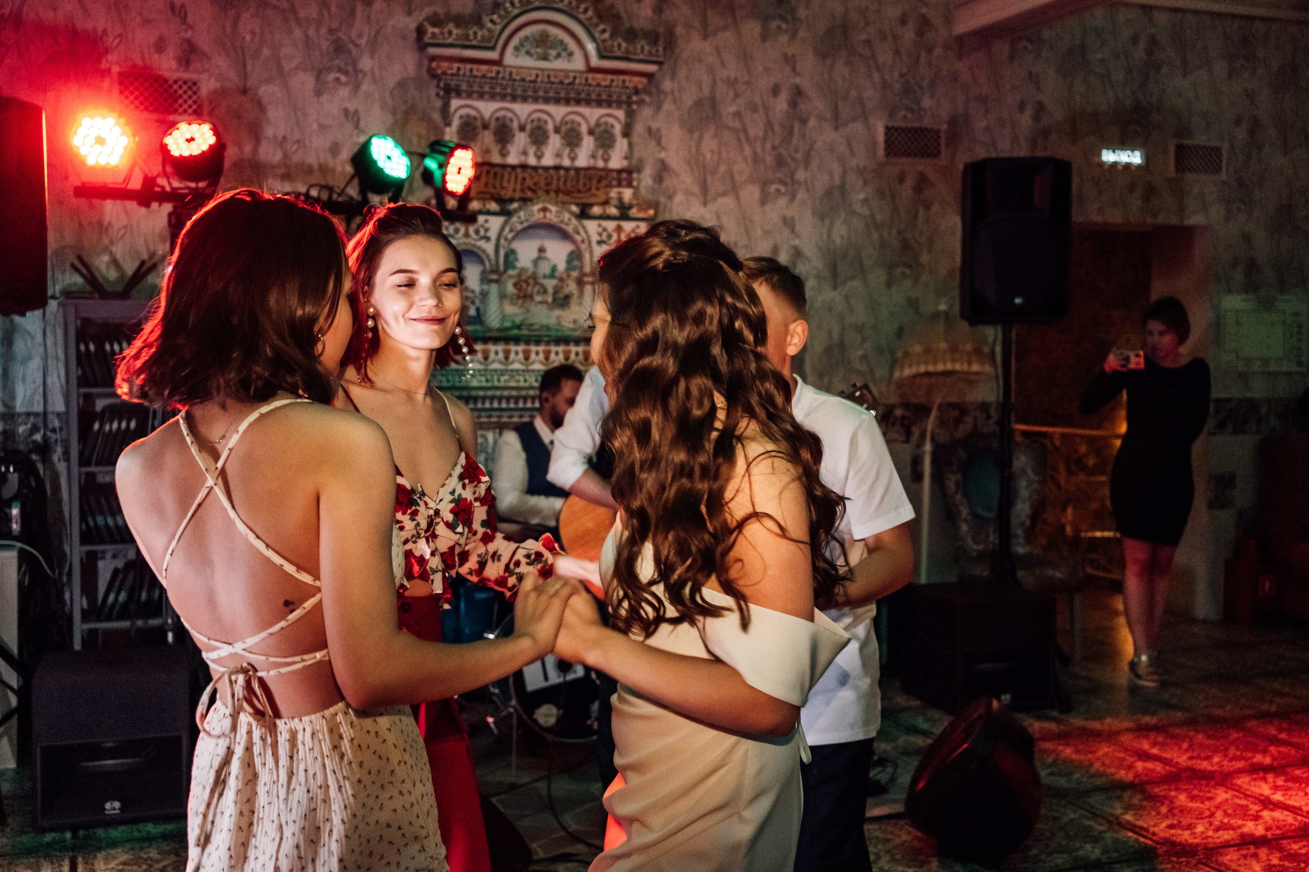 Сергей и Олеся. Фотограф и видеограф в Тюмени Анна Жагорина, ваши фото еще не отдавали так быстро!