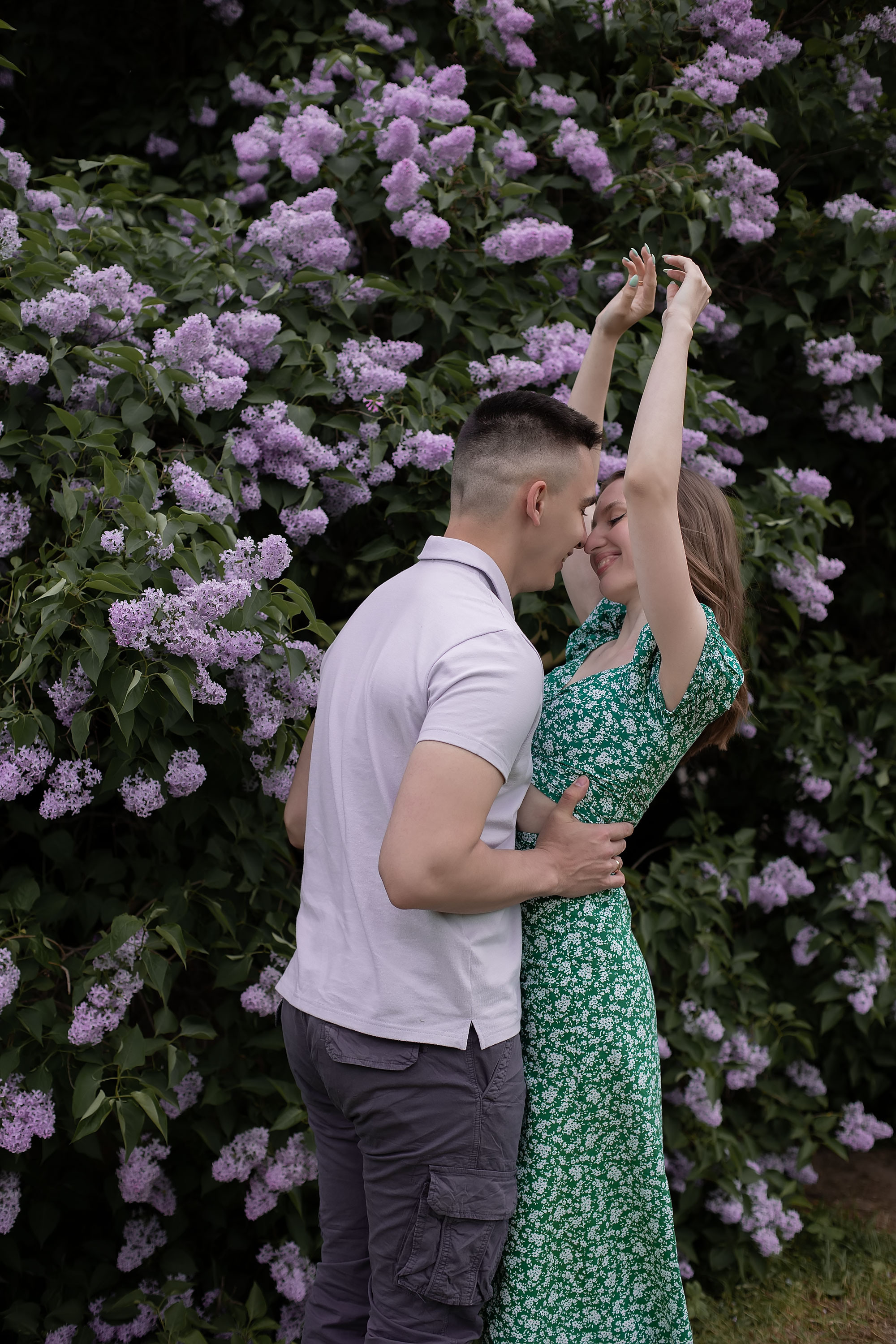 Сиреневый сад Олег и Марина. Семейный, индивидуальный фотограф в Москве Ангели Марина