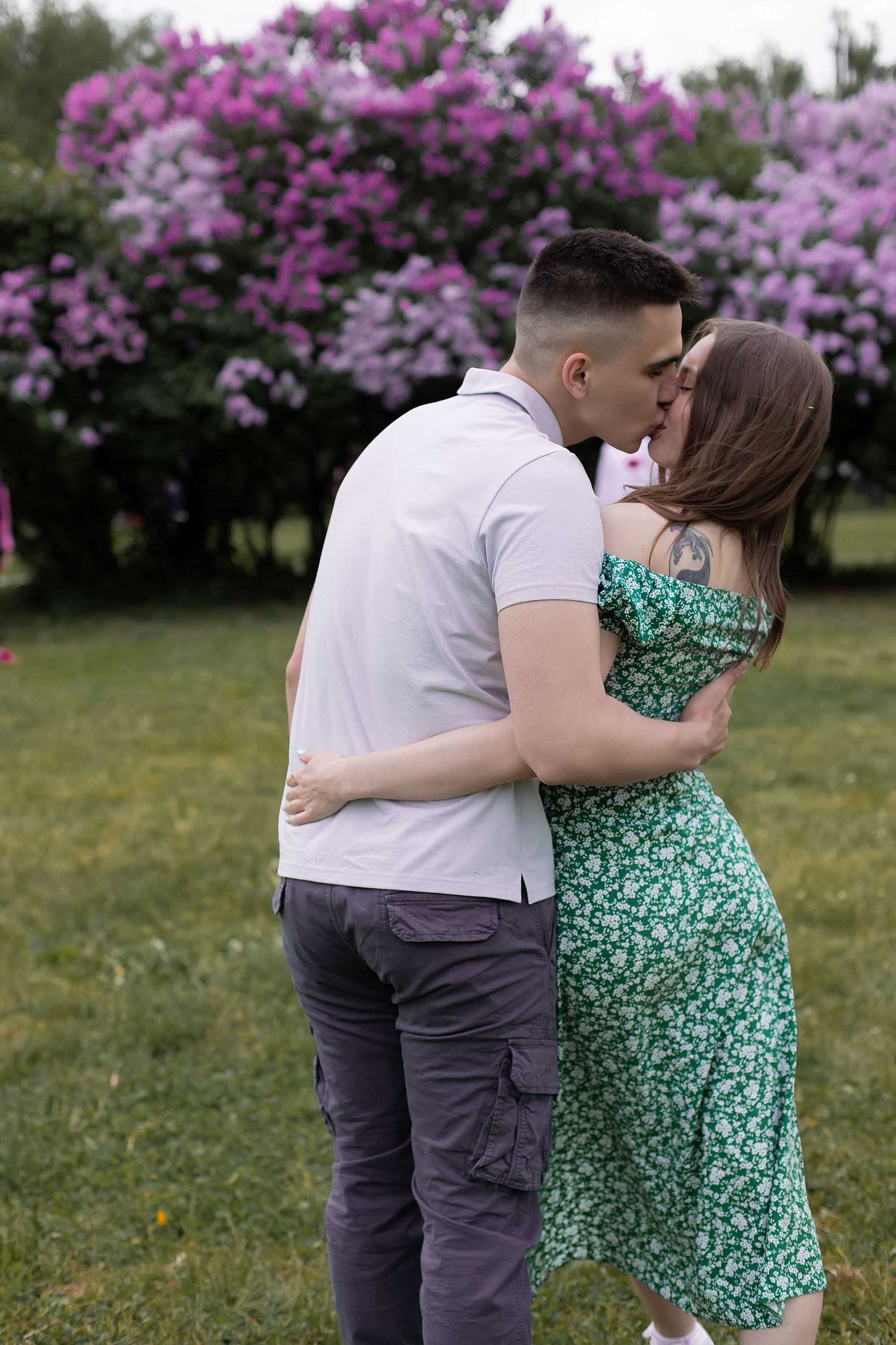 Сиреневый сад Олег и Марина. Семейный, индивидуальный фотограф в Москве Ангели Марина