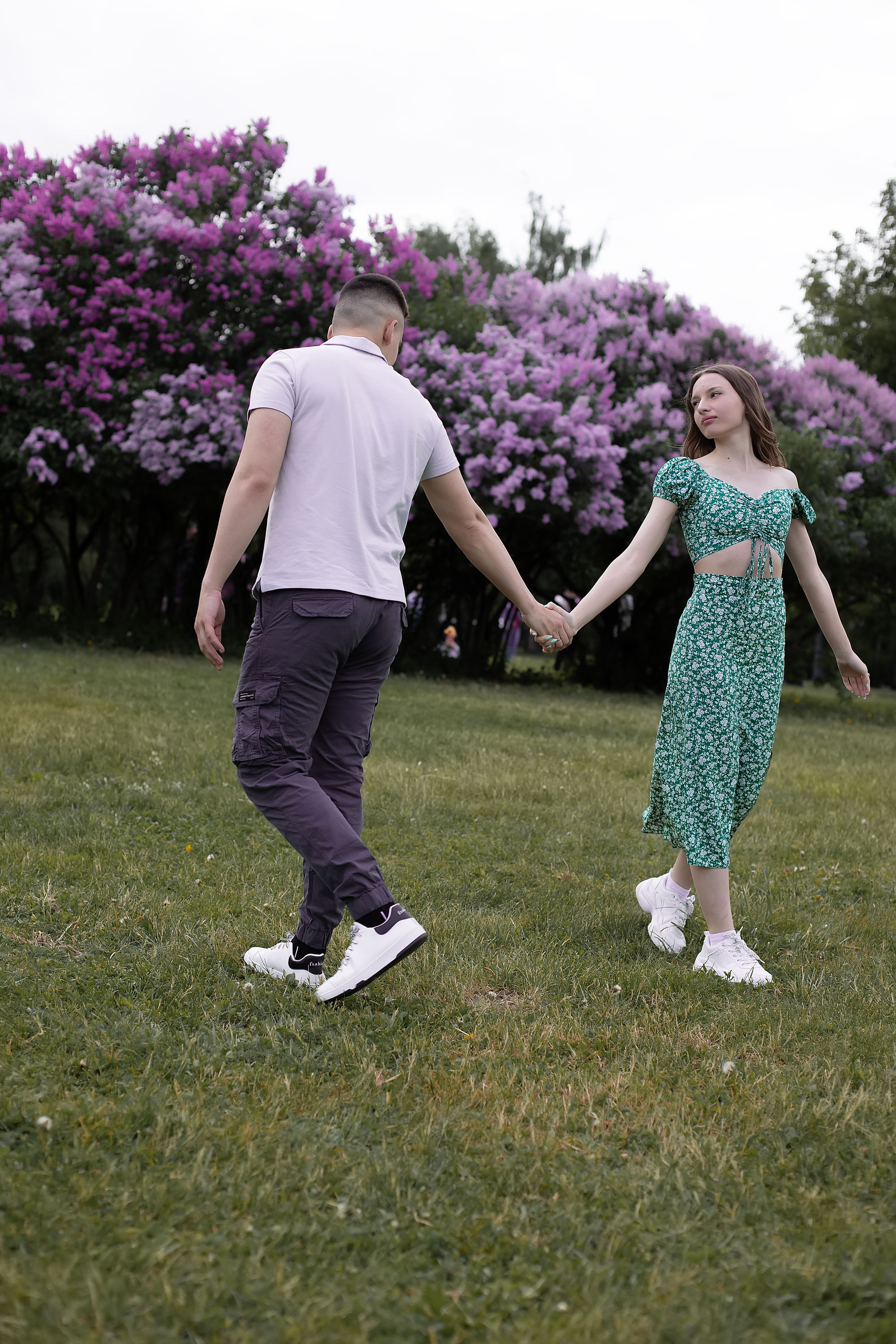 Сиреневый сад Олег и Марина. Семейный, индивидуальный фотограф в Москве Ангели Марина