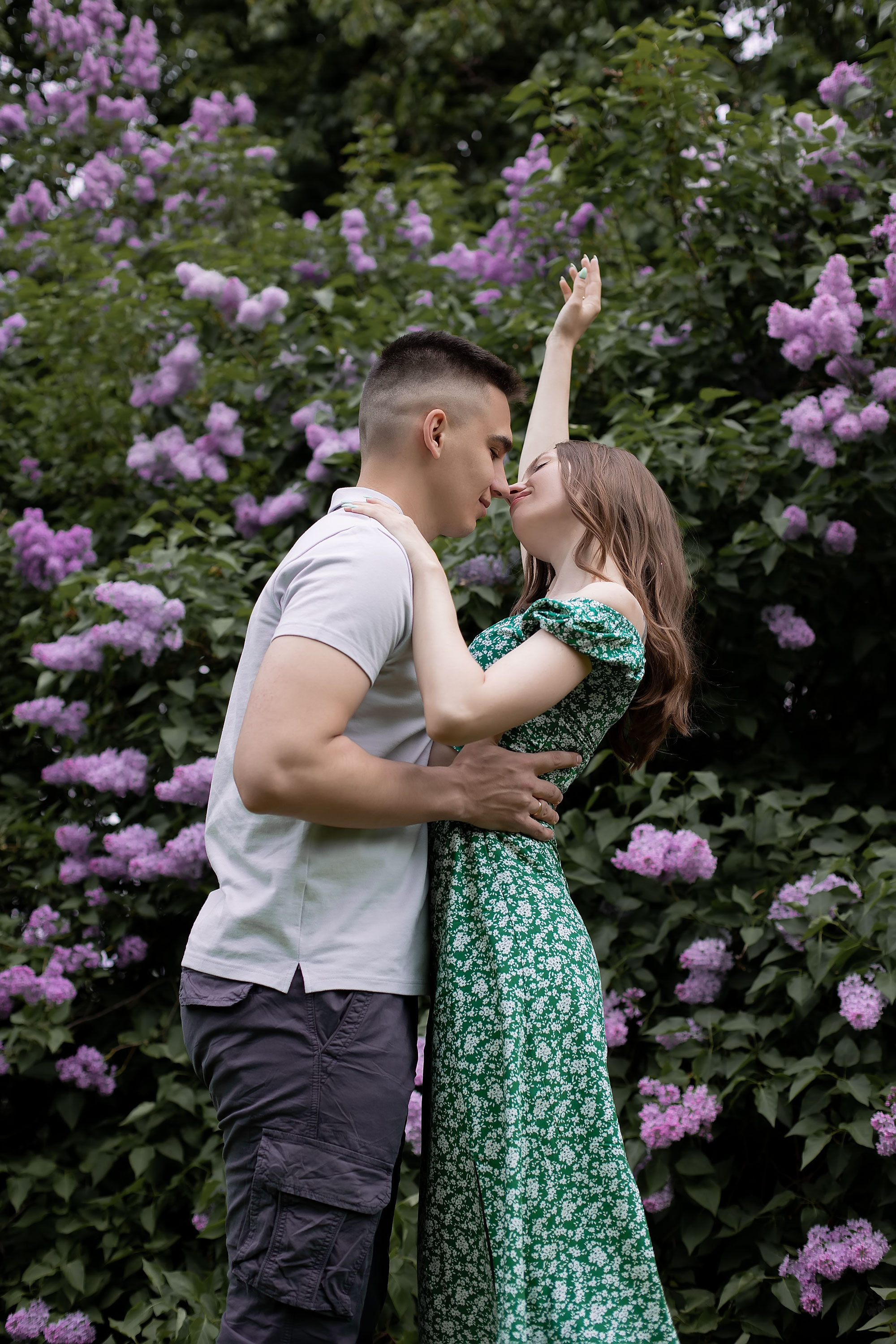 Сиреневый сад Олег и Марина. Семейный, индивидуальный фотограф в Москве Ангели Марина