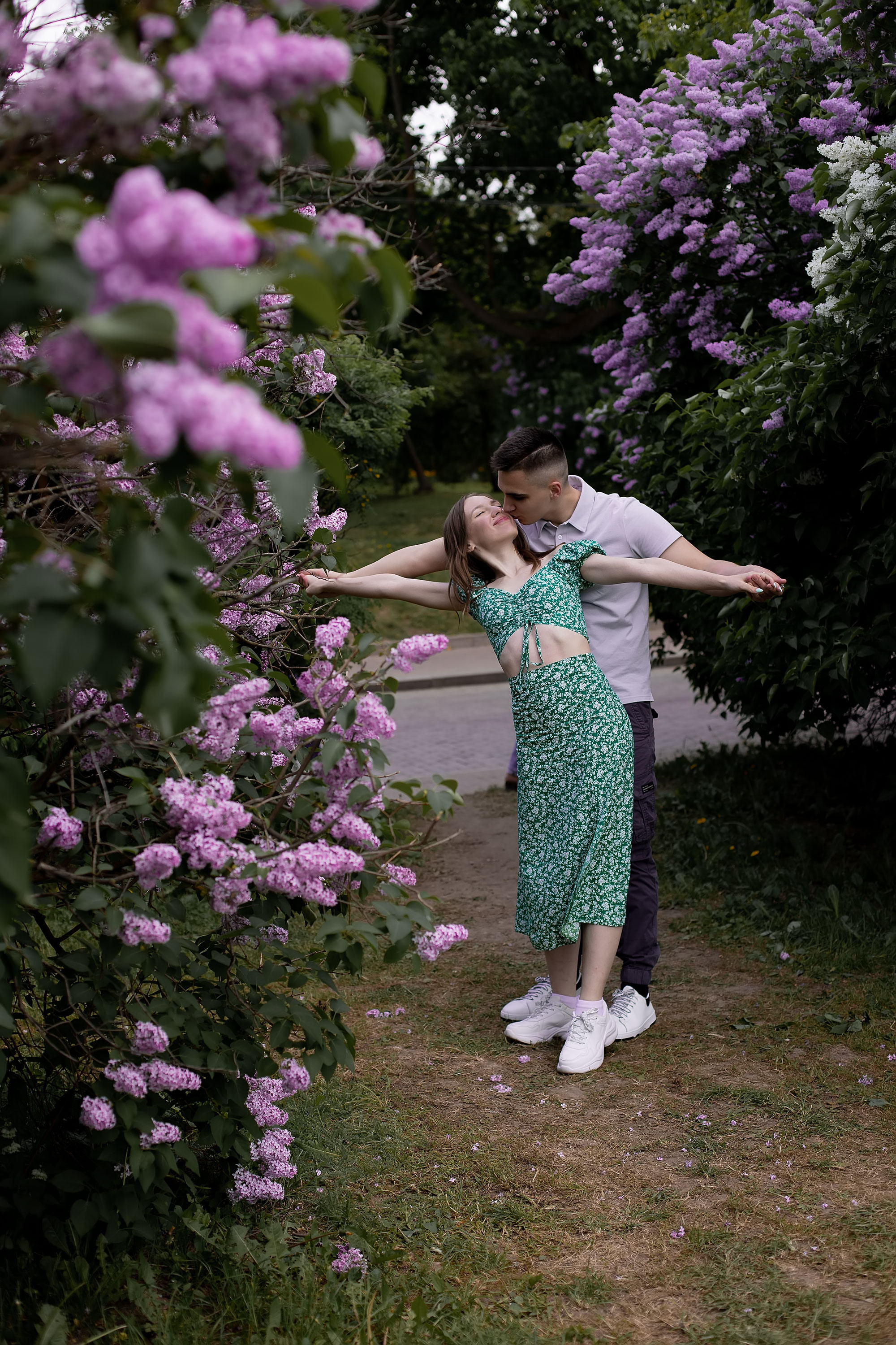 Сиреневый сад Олег и Марина. Семейный, индивидуальный фотограф в Москве Ангели Марина