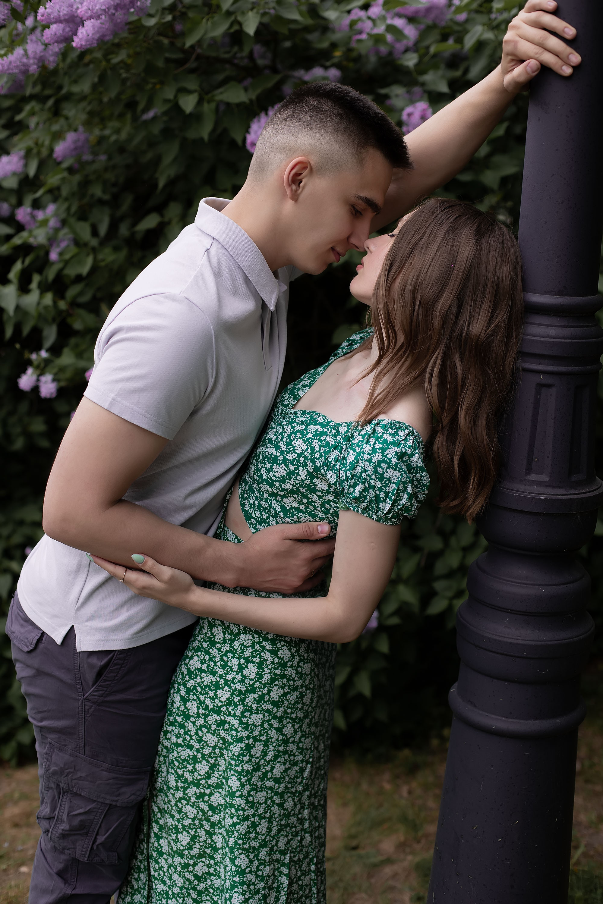 Сиреневый сад Олег и Марина. Семейный, индивидуальный фотограф в Москве Ангели Марина