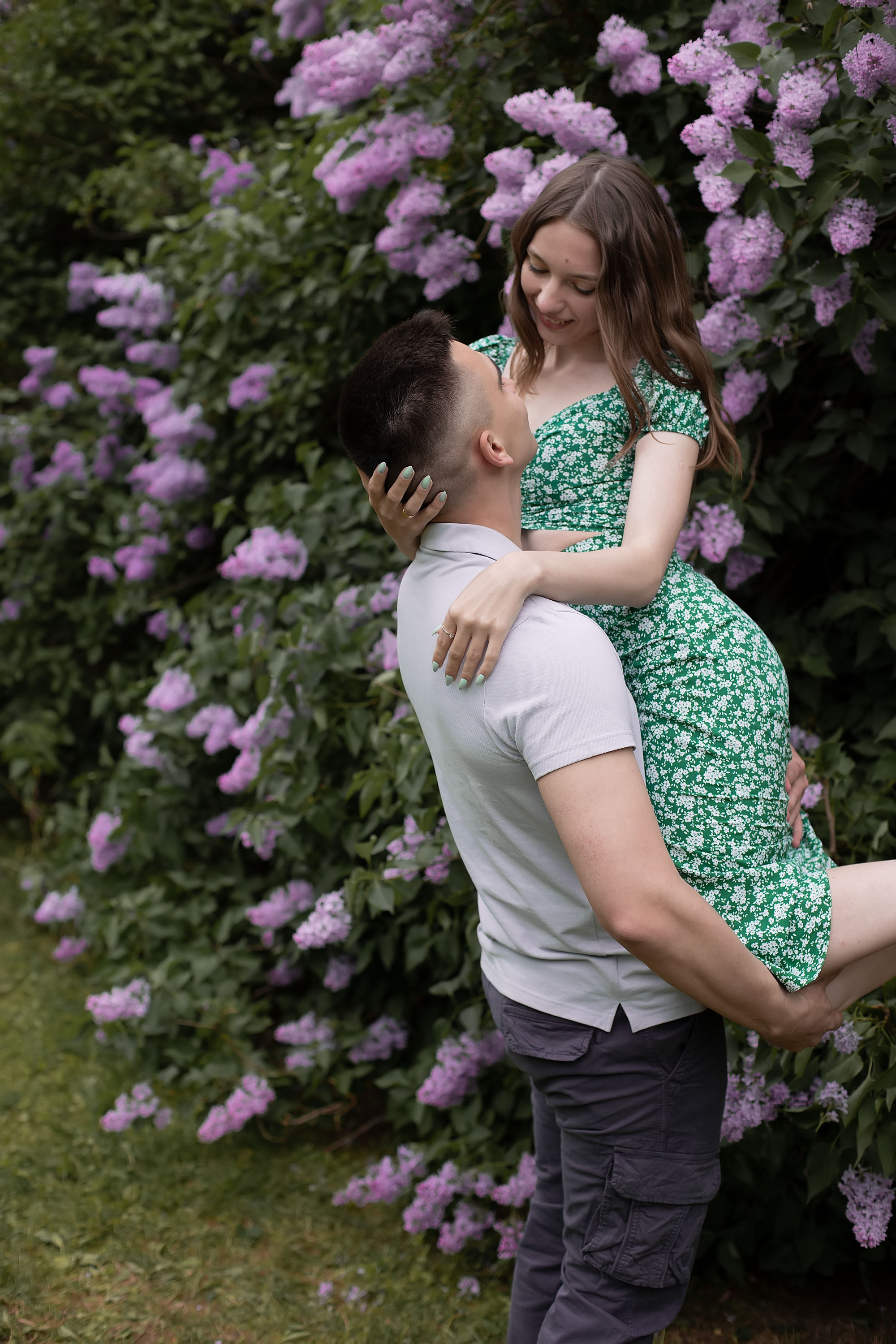 Сиреневый сад Олег и Марина. Семейный, индивидуальный фотограф в Москве Ангели Марина