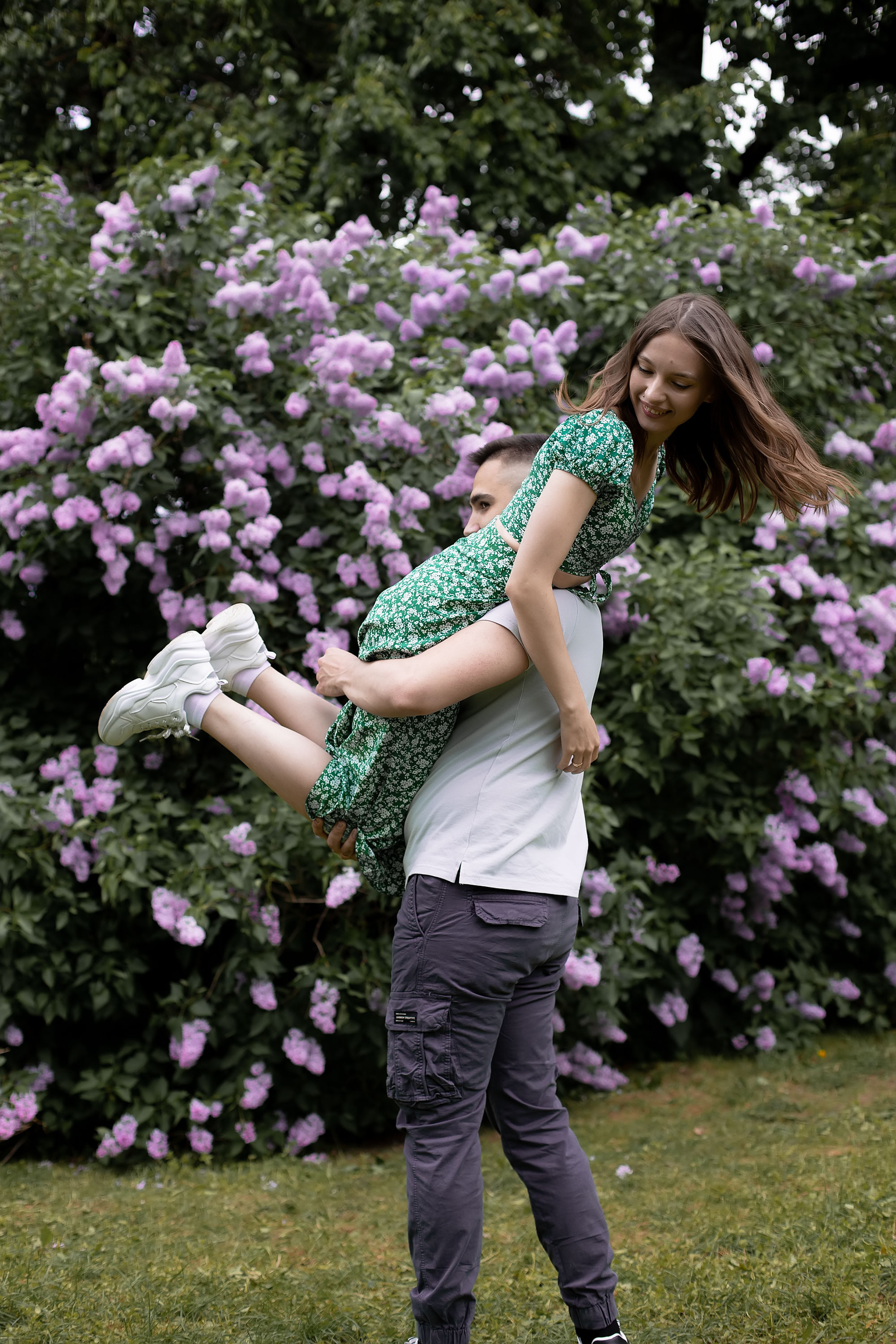 Сиреневый сад Олег и Марина. Семейный, индивидуальный фотограф в Москве Ангели Марина