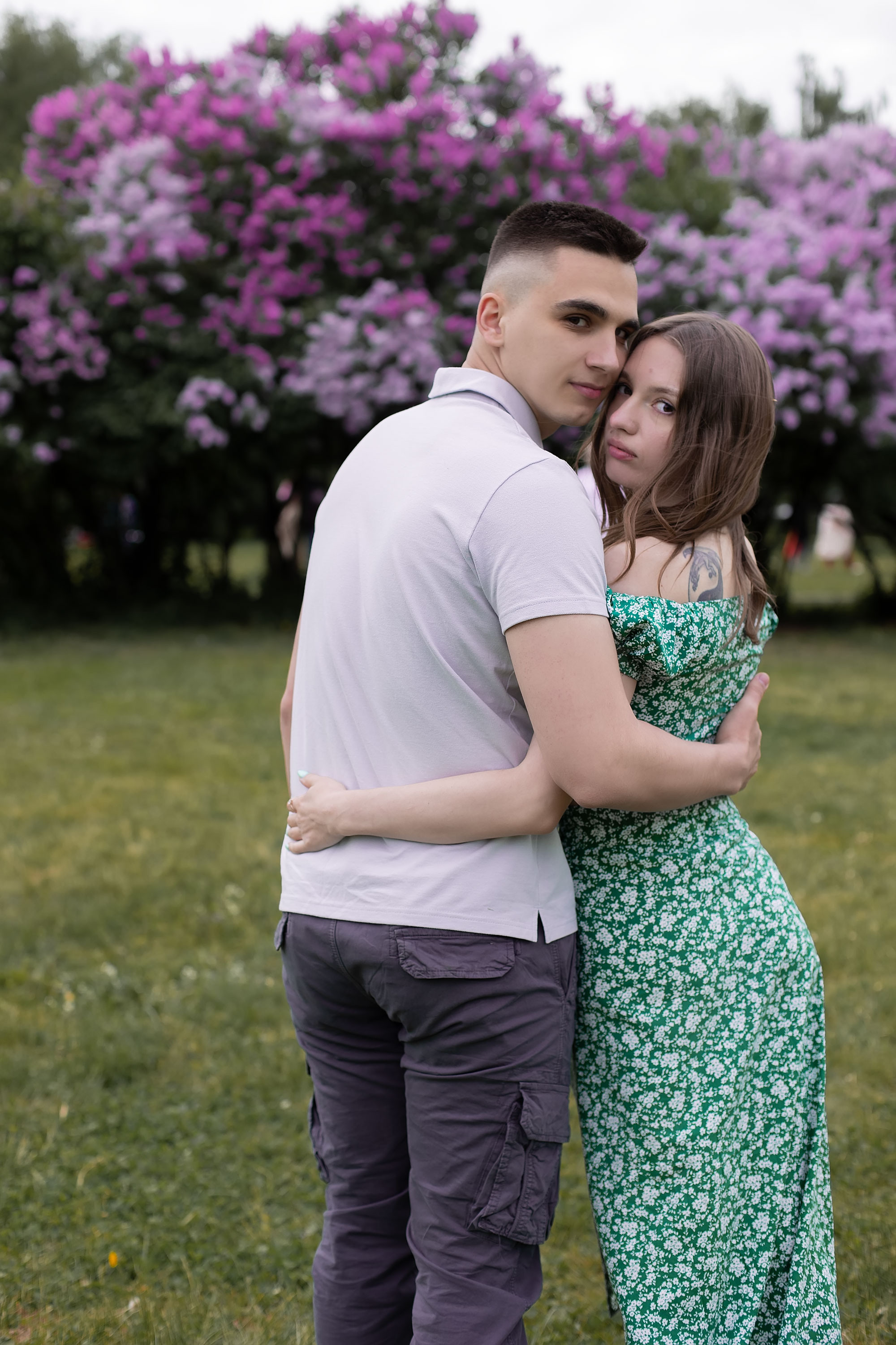 Сиреневый сад Олег и Марина. Семейный, индивидуальный фотограф в Москве Ангели Марина