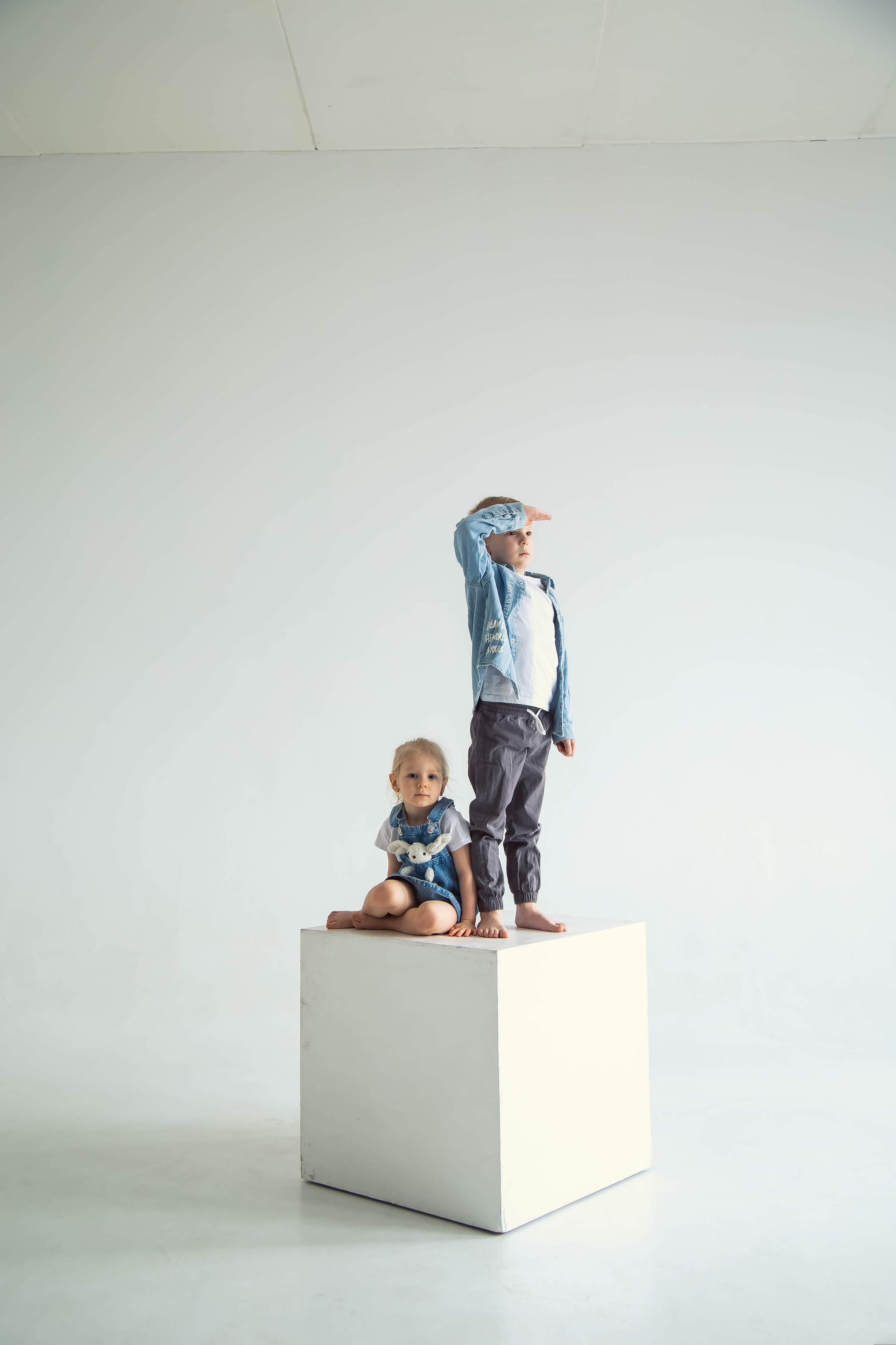 Семейная фотосессия в студии в Москве. Семейный фотограф в Москве Влада Лунина