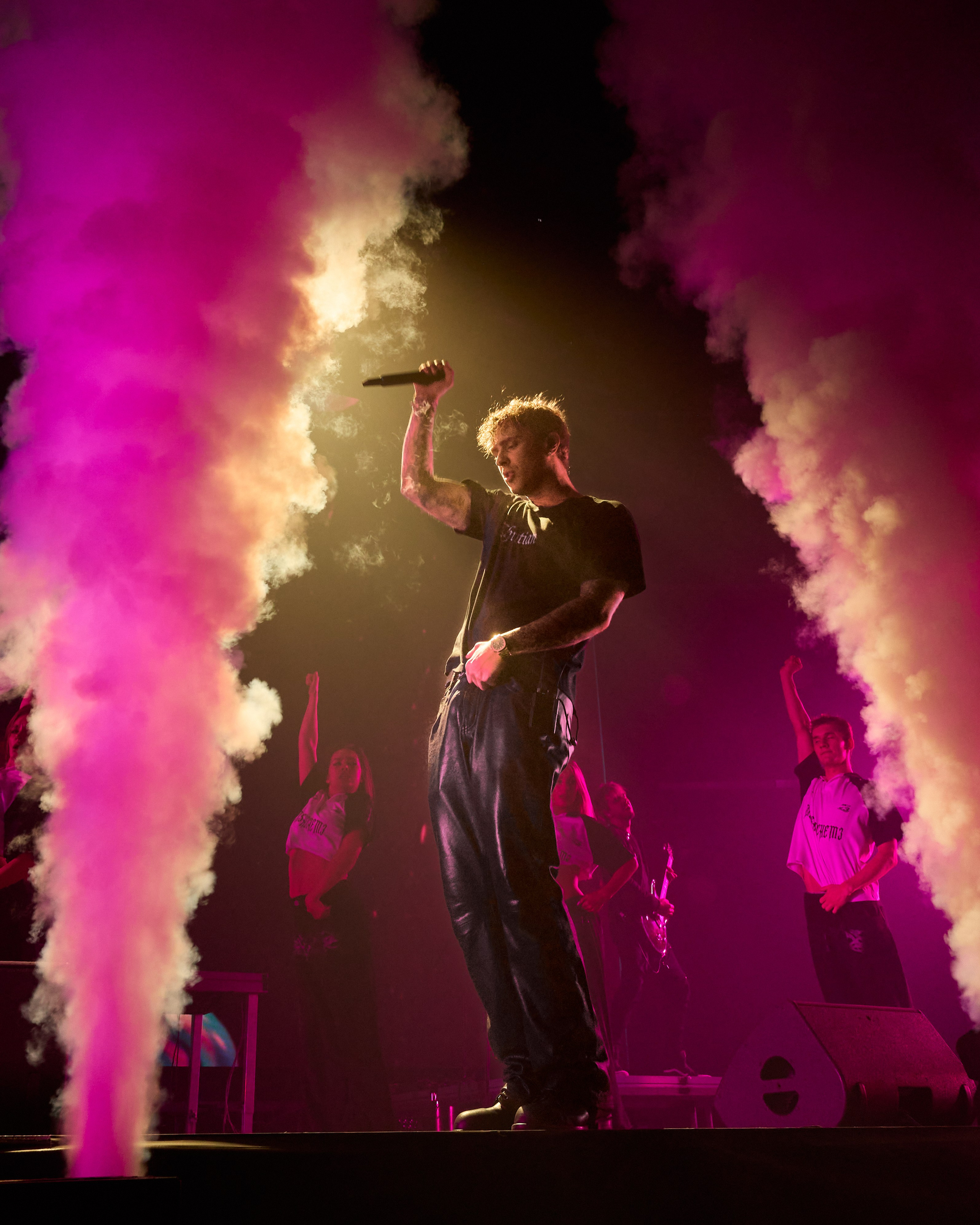 Egor Kreed. Святослав Лебедев | Рекламный фотограф — Коммерческая съемка, Арт-дирекшн, AI-интеграция