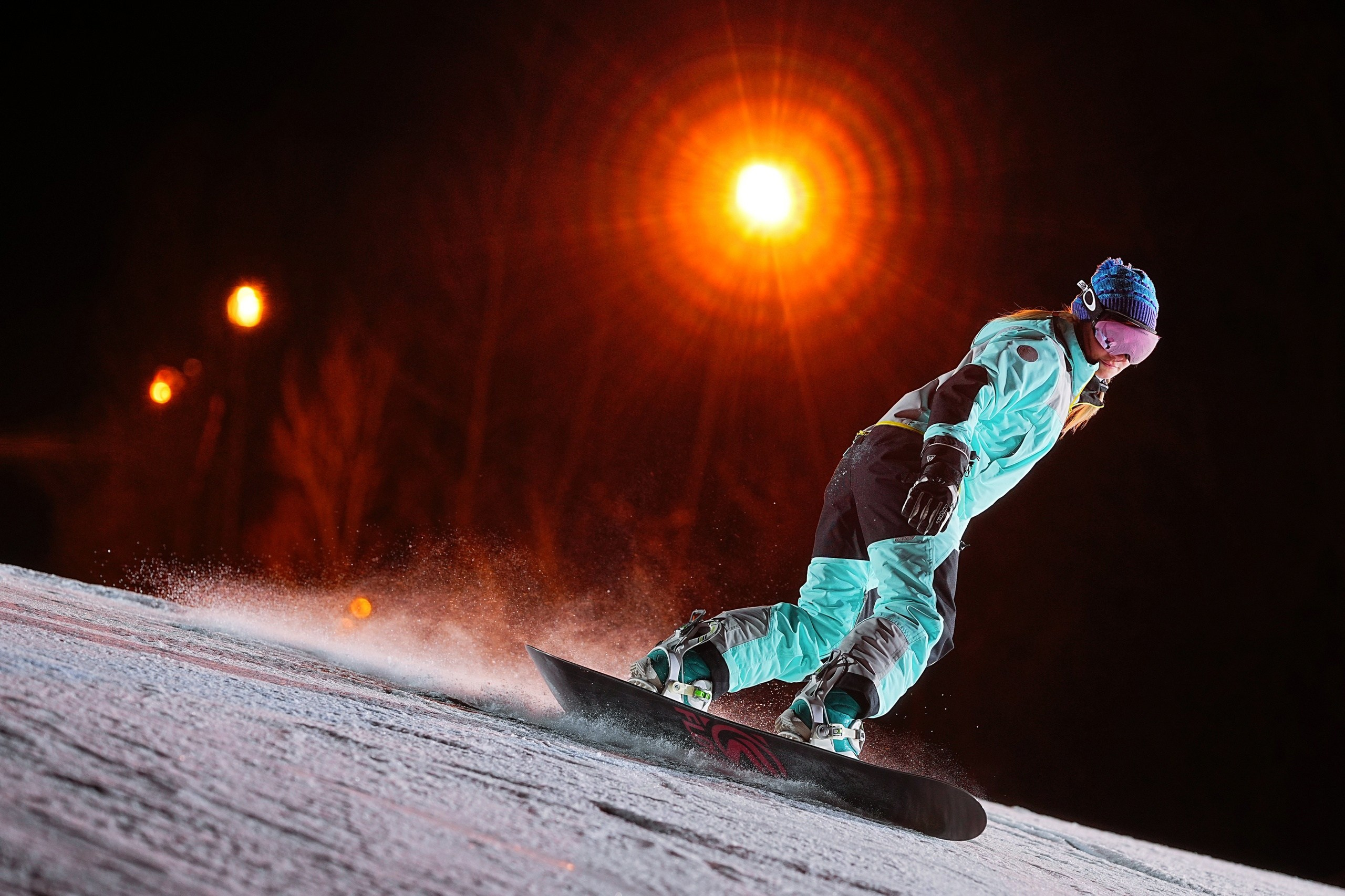 Вечерняя съёмка на склонах с использованием внешних вспышек. Фотограф Студитский Евгений