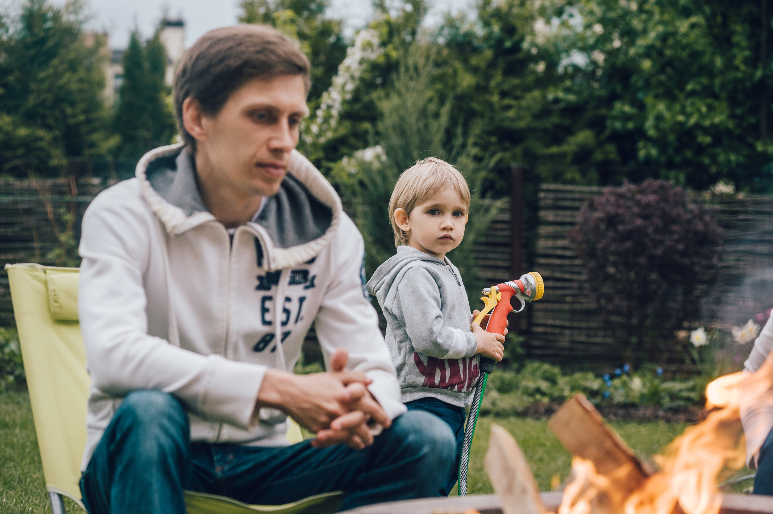 Лето располагает ко всяким резвостям и дерзостям на свежем воздухе. Зовите нас в на съемки в свои загородные резиденции!. Семейный фотограф в Москве Елена Снегирева