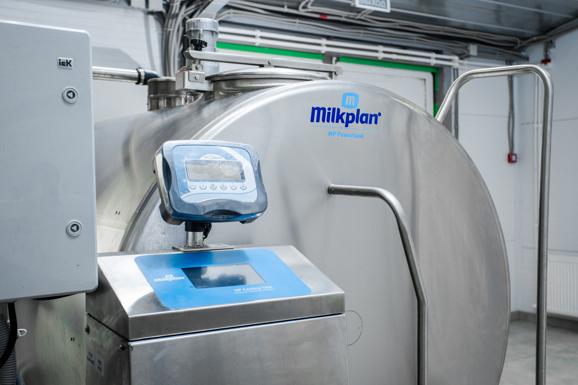 Оборудование хранения молока. Репортажный, промышленный и маркетплейс-фотограф Дмитрий Чернат