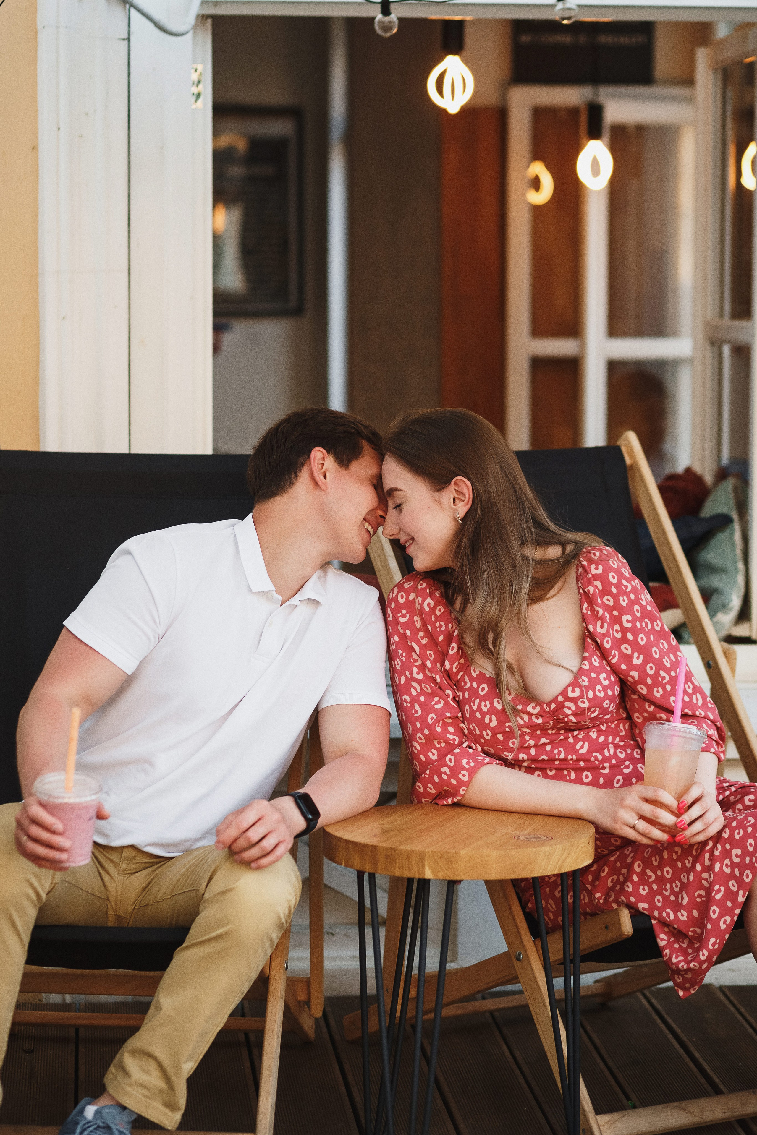 Романтика на улице Петровская в Таганроге: Денис и Аня. Свадебный и семейный фотограф в Таганроге Бакарюк Антон