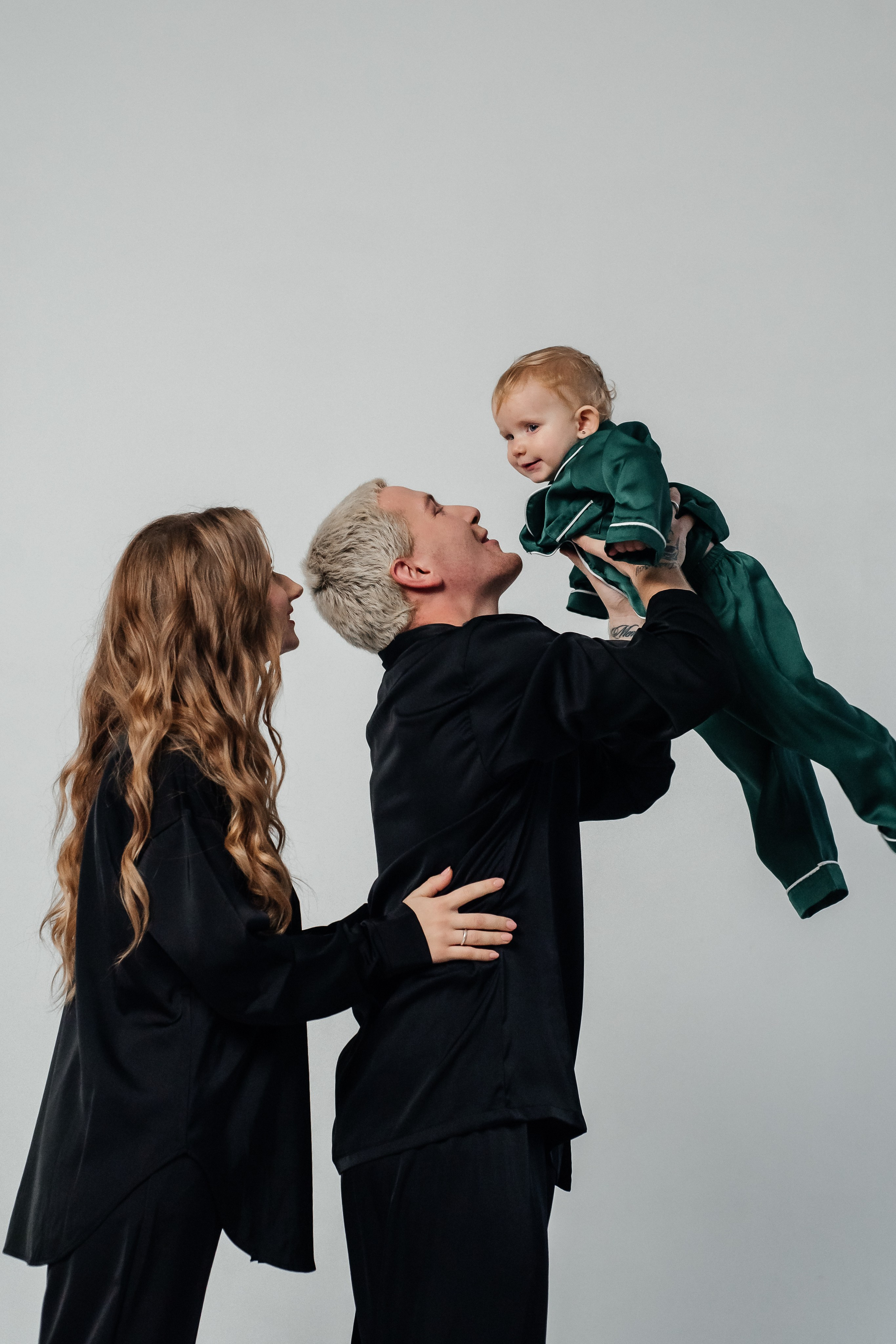 Мама, папа, дочь (атласные пижамы). Фотограф в Дзержинске Наташа Баева