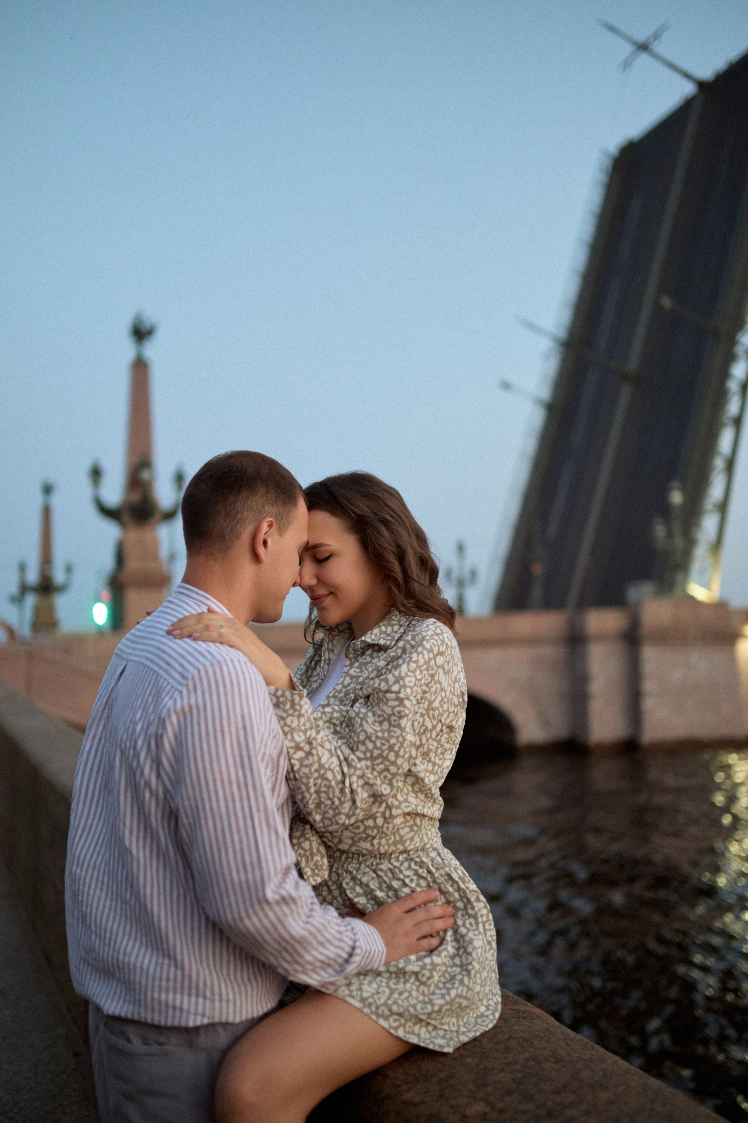 Фотосессия на разводных мостах в Питере. Сестры Карабаза. Фотографы и ретушеры в Москве и Санкт-Петербурге