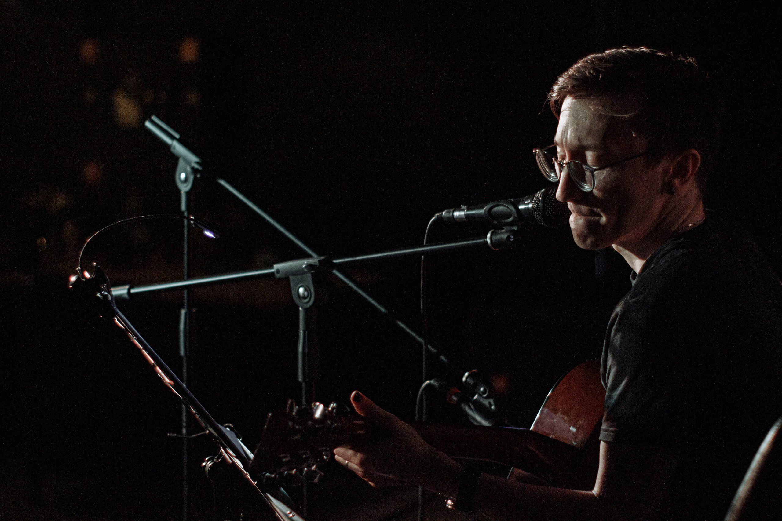 Акустический концерт в баре Blackwood. Фотограф Суботица и Нови Сад