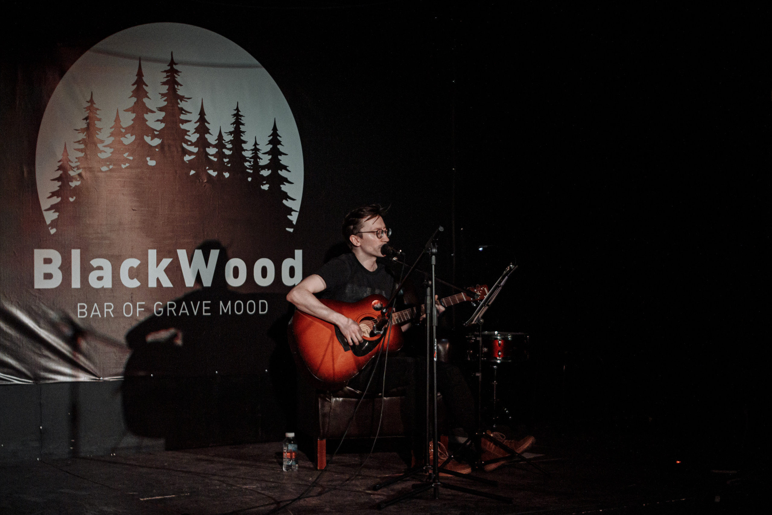 Акустический концерт в баре Blackwood. Фотограф Суботица и Нови Сад