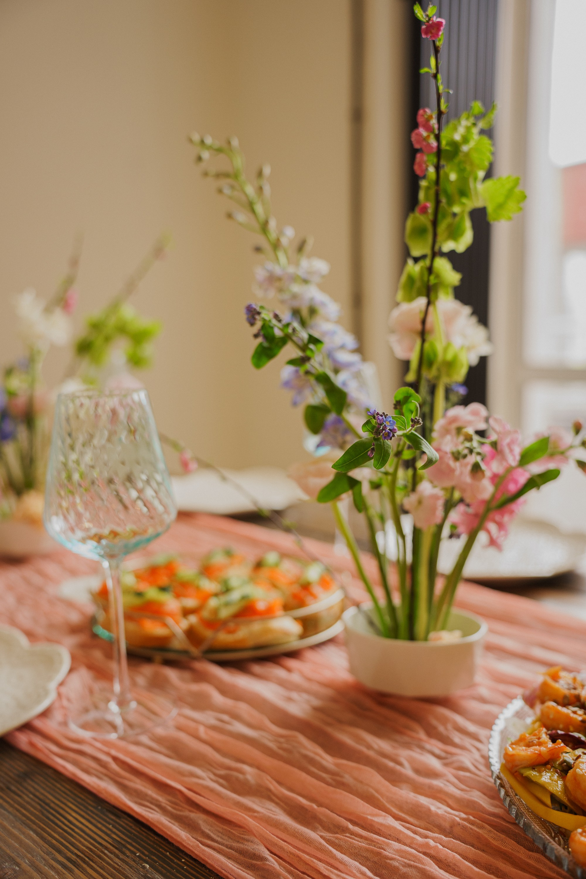 ВЕСЕННИЙ БРАНЧ. Женский портрет