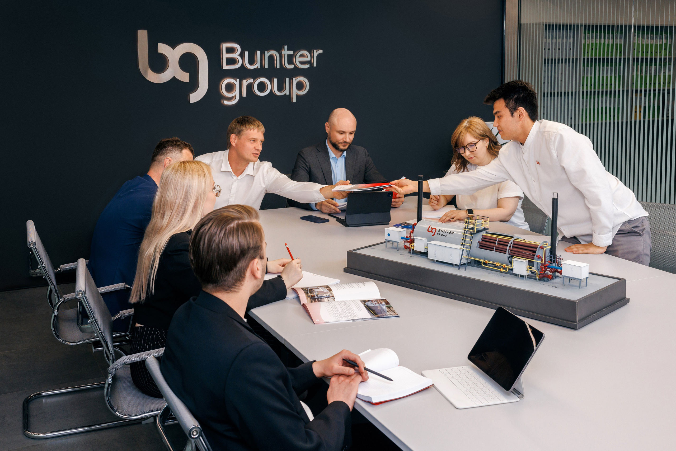 Съёмка сотрудников в офисе. Фотограф Виталий Хайлов, Екатеринбург