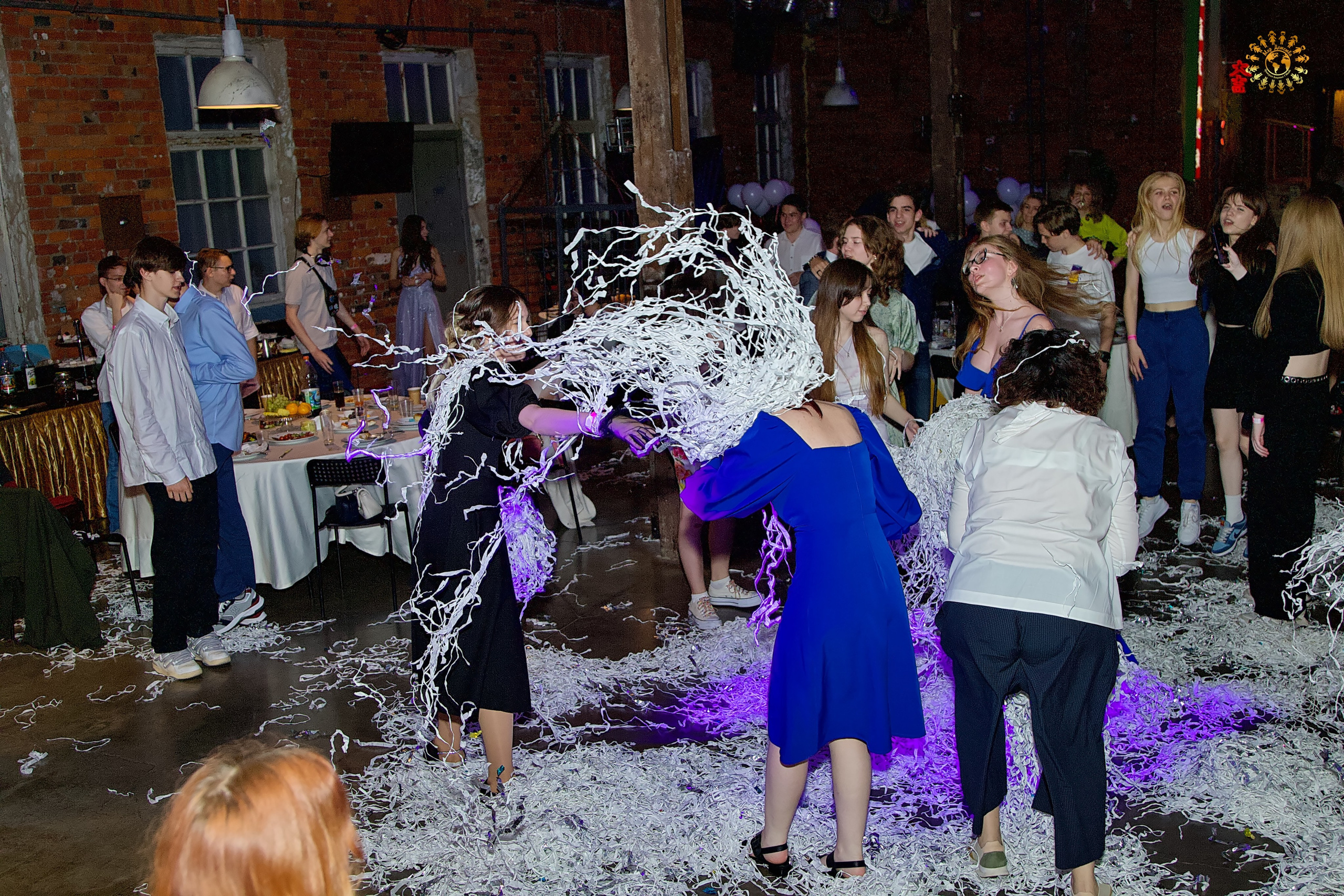 Выпускной 2023 (9-й класс, школа № 46). Loft Urban. Москва. Репортажная съемка в Москве и области. Анималистика