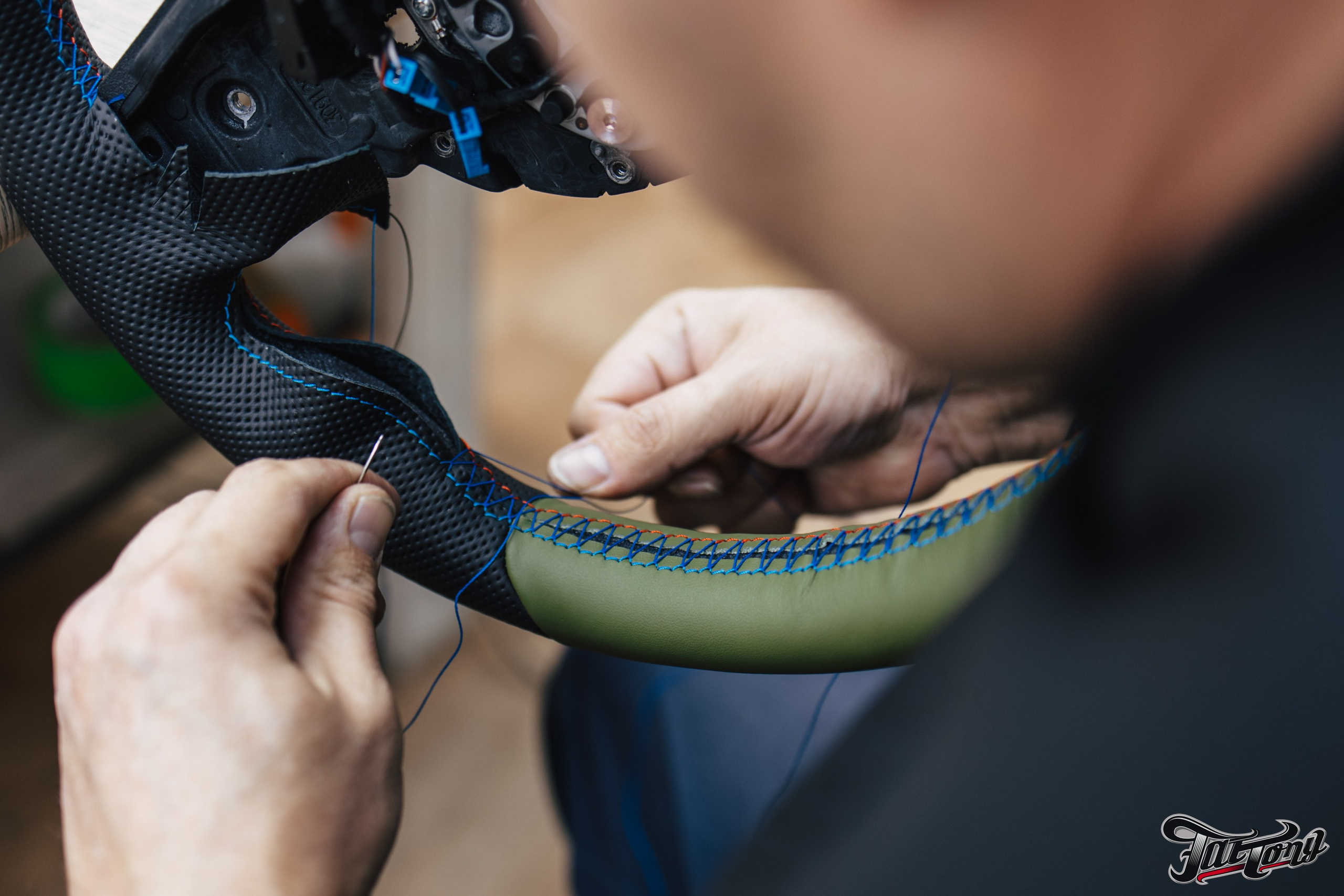 BMW X5M пошив салона в зеленую кожу. DeLorein