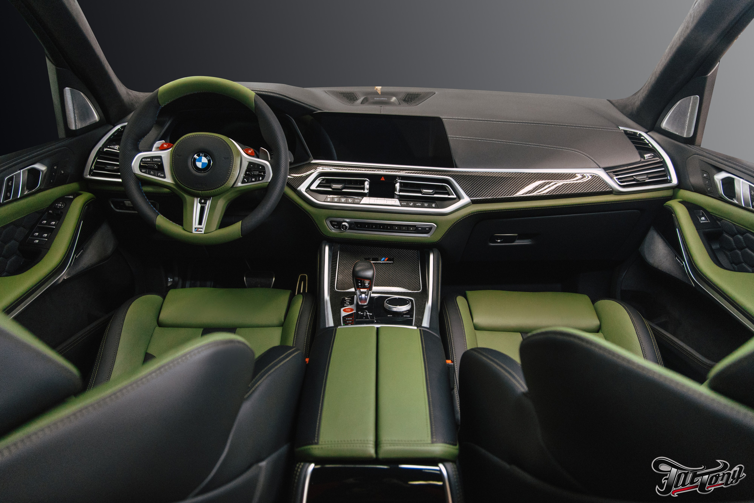 BMW X5M пошив салона в зеленую кожу. DeLorein