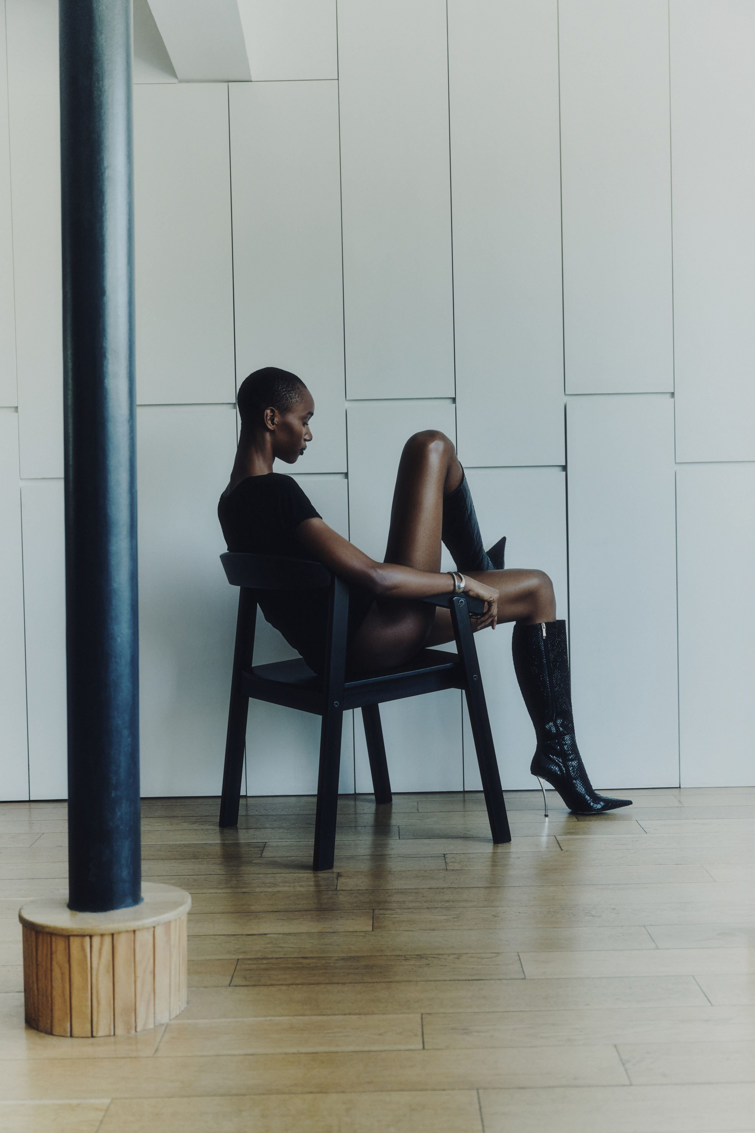 The YUNG magazine. Retoucher