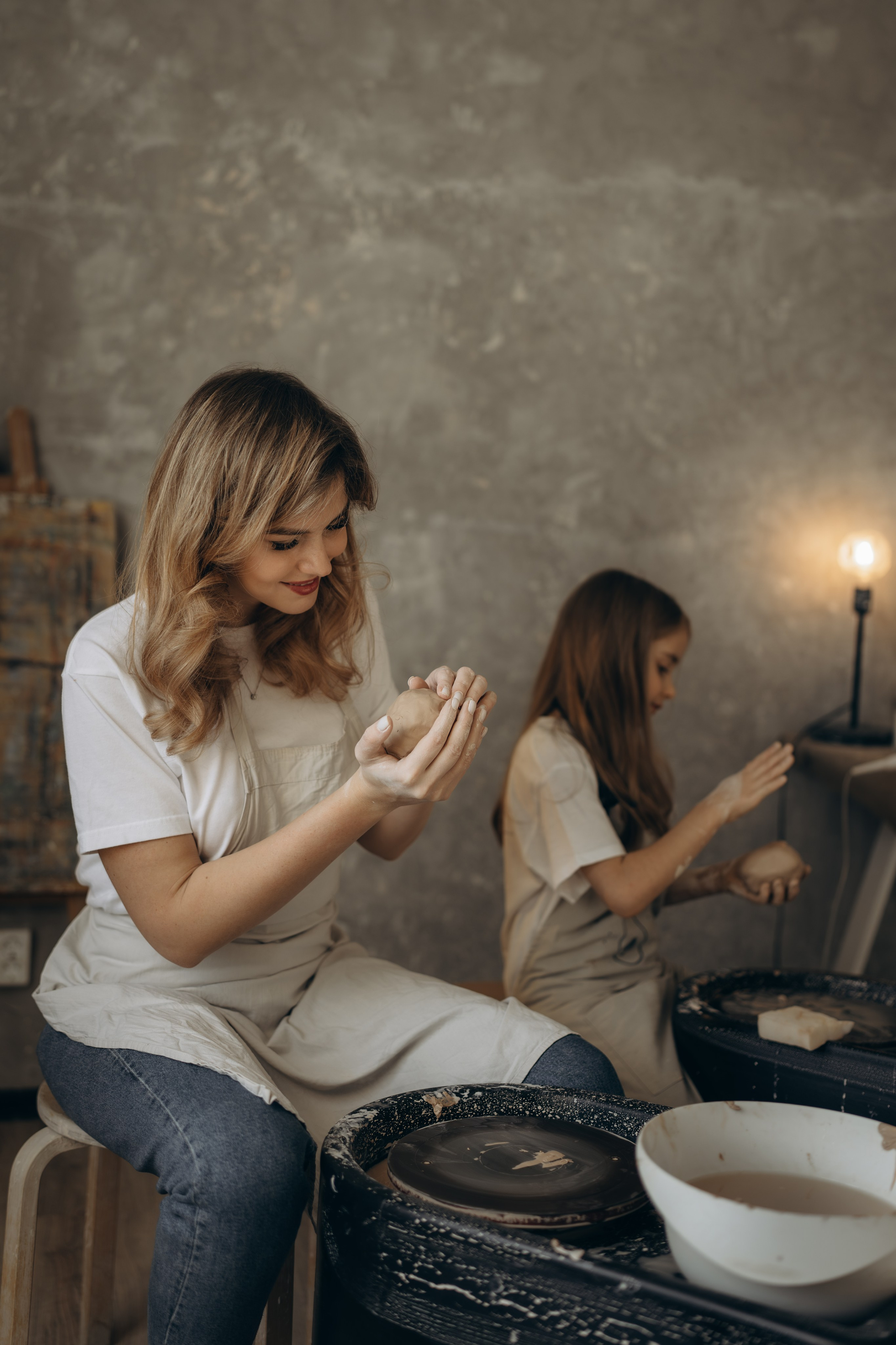 В гончарной мастерской. Семейный фотограф Москва. Фотограф беременности и материнства Москва