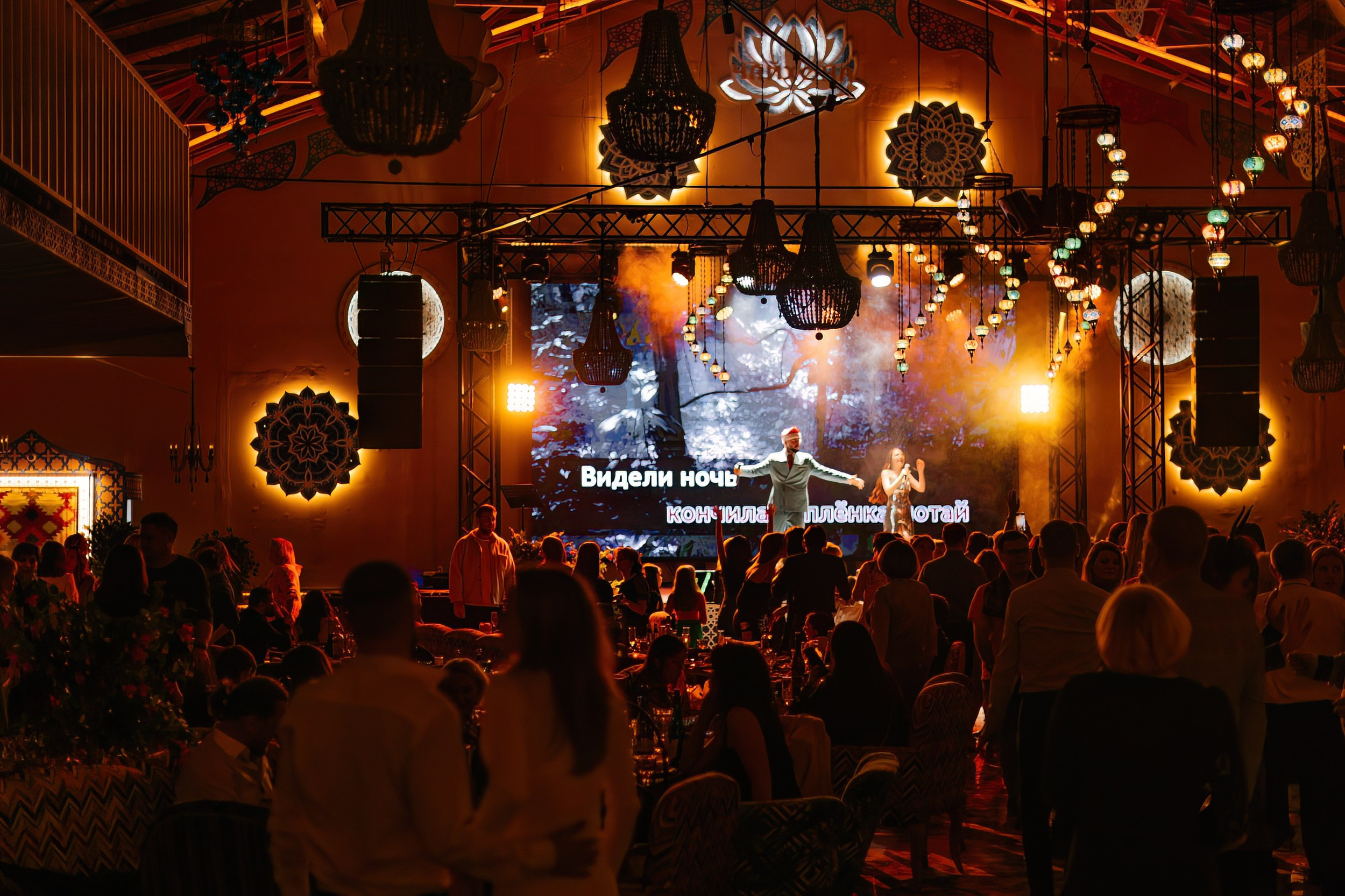 Новогодняя ночь 2024 в ресторане Чайхона ВО. Коммерческий фотограф в Санкт-Петербурге Анна Кобзарь