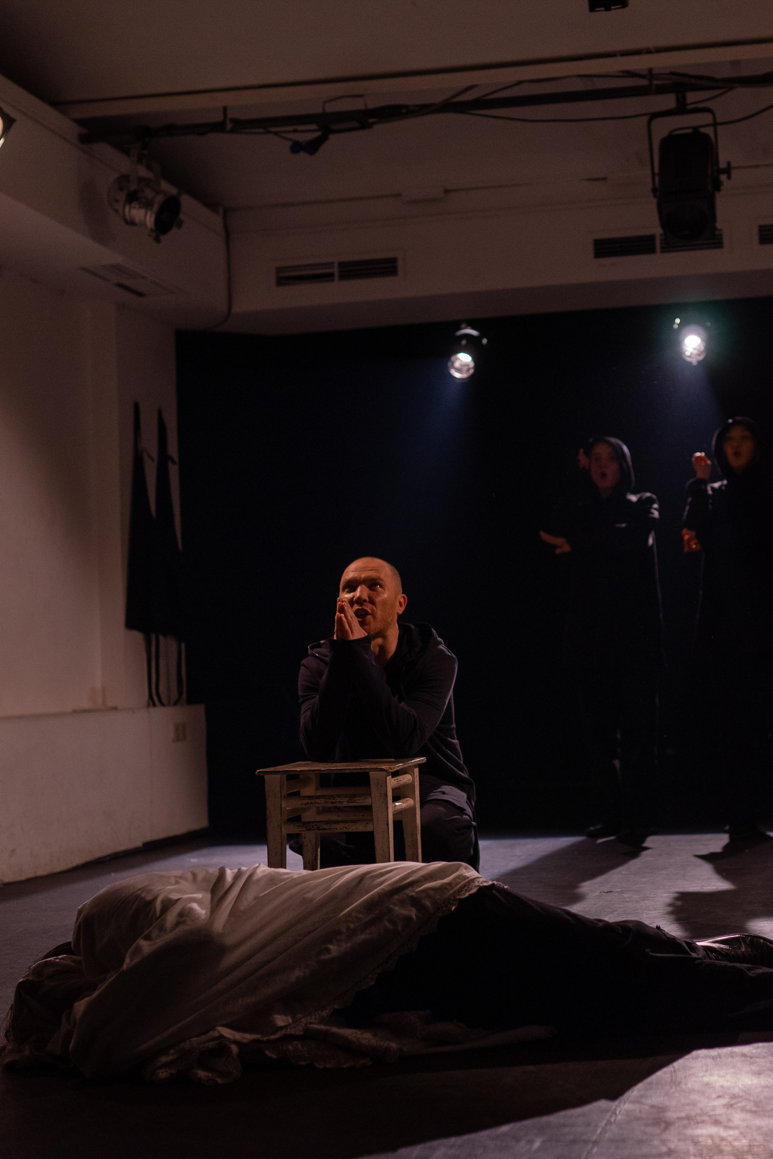 Преступление и наказание. Фотограф Нинель Гюрсой, г. Москва