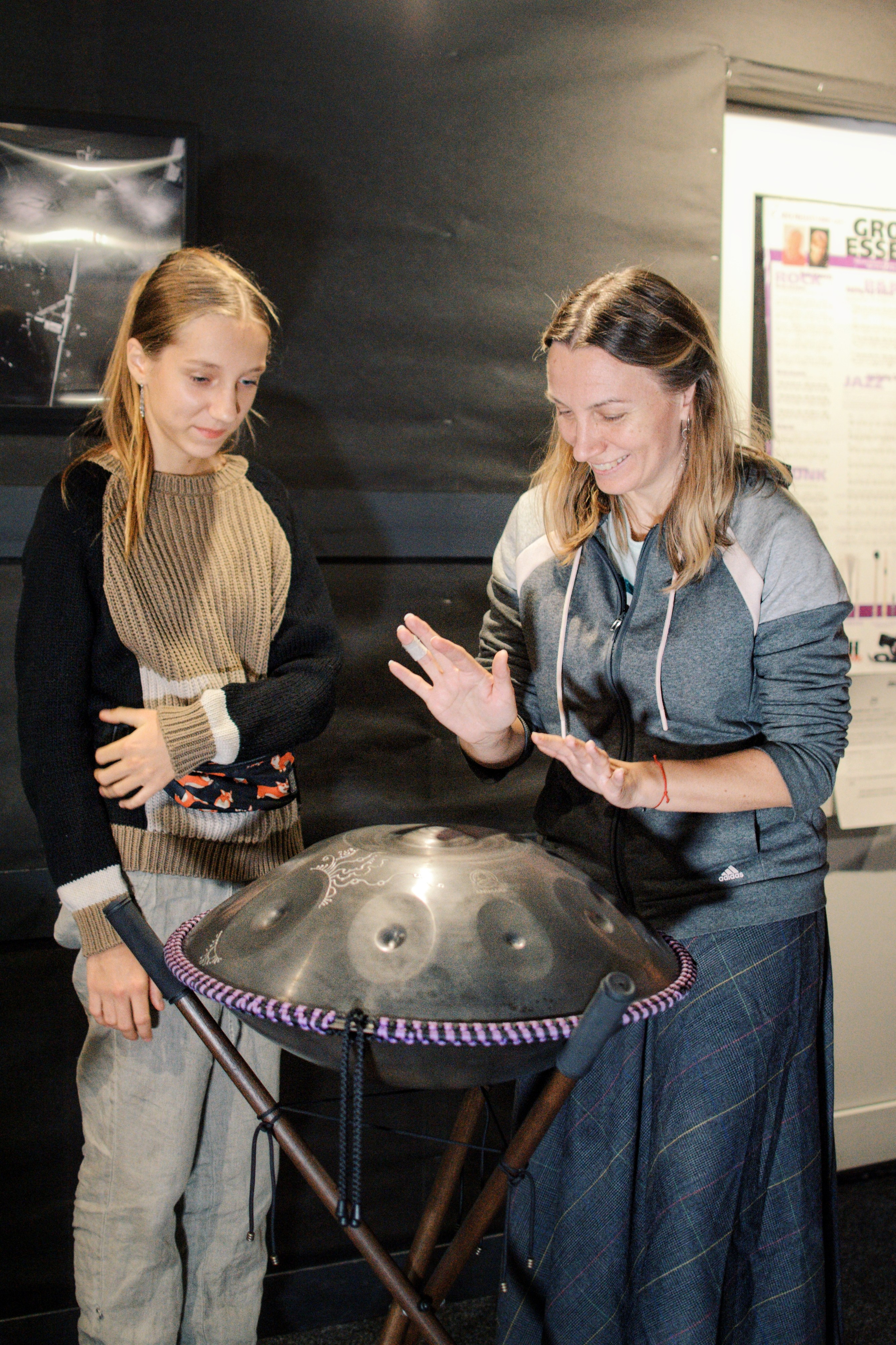 Фотосъемка мастер-класса по Хангдраму с Екатериной Князевой в школе барабанов Dedov.Drums Зеленоград. Предметный и контентный фотограф в Москве и Зеленограде Анастасиевская