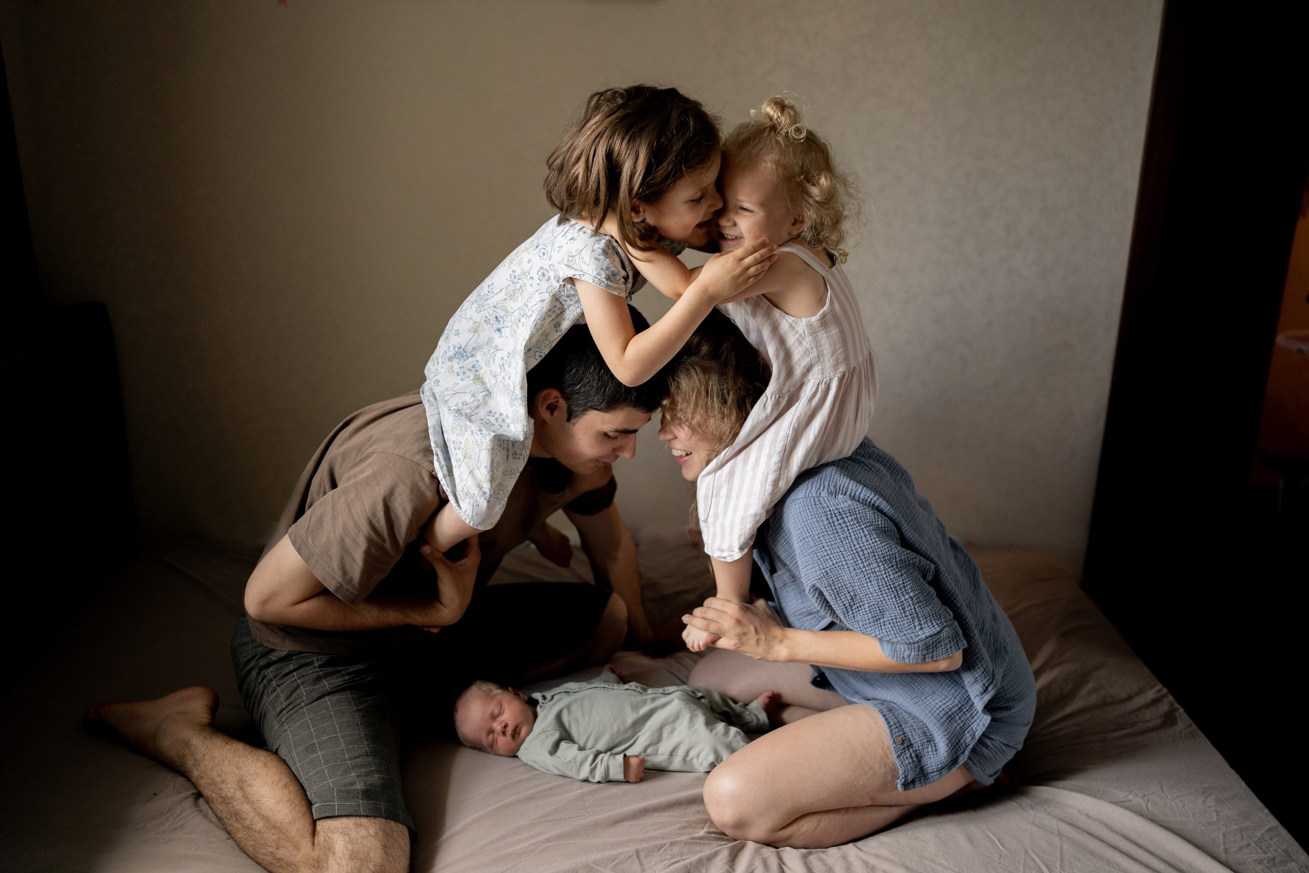 Настя, Сережа, Мира, Лиза, Дима. Фотограф грудного вскармливания в Москве Екатерина