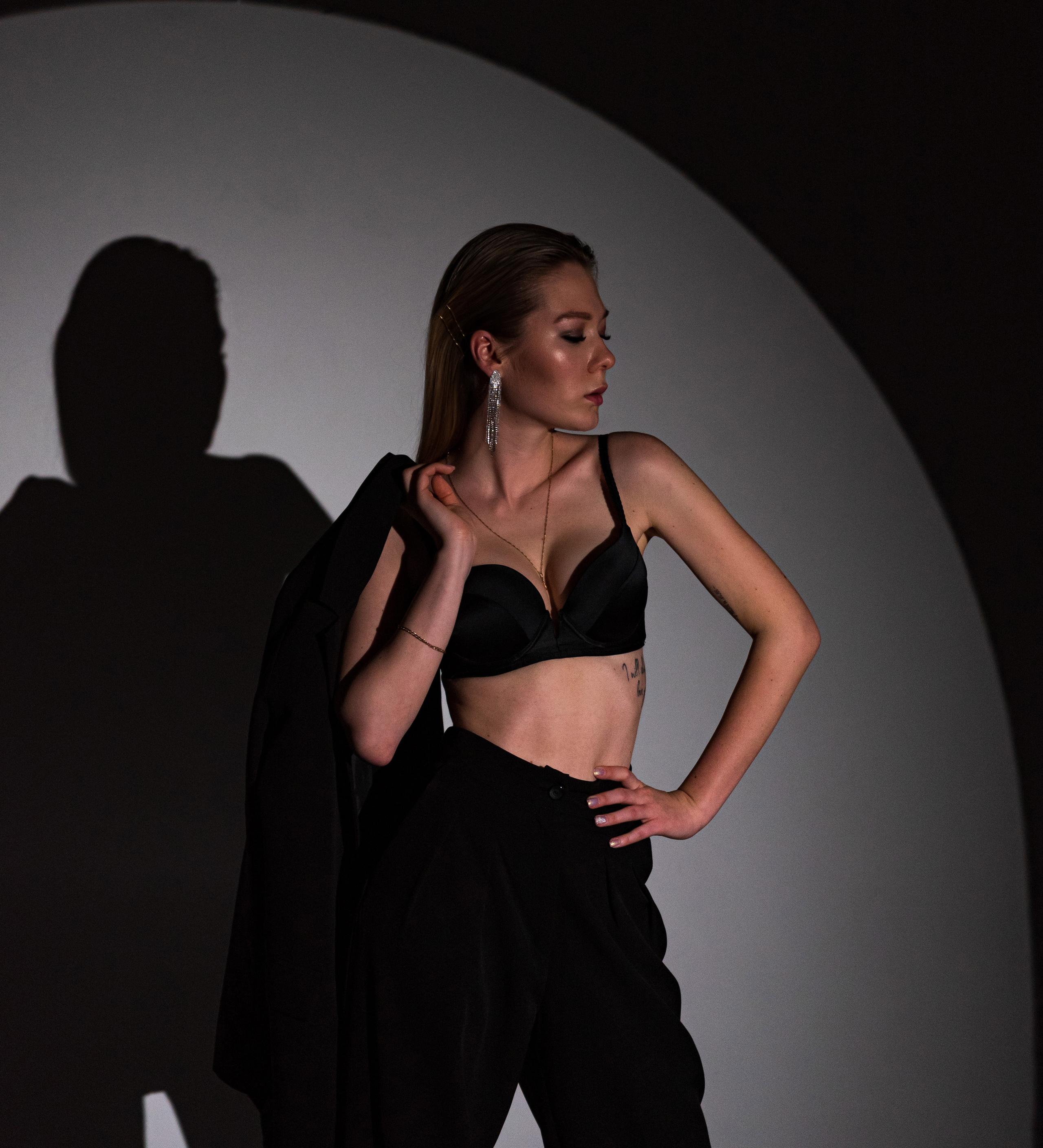 Фэшн —съемка с масками Гобо. КОНТЕНТ/ЖЕНСКИЙ ФОТОГРАФ МЕДВЕДЕВА НАТАЛЬЯ