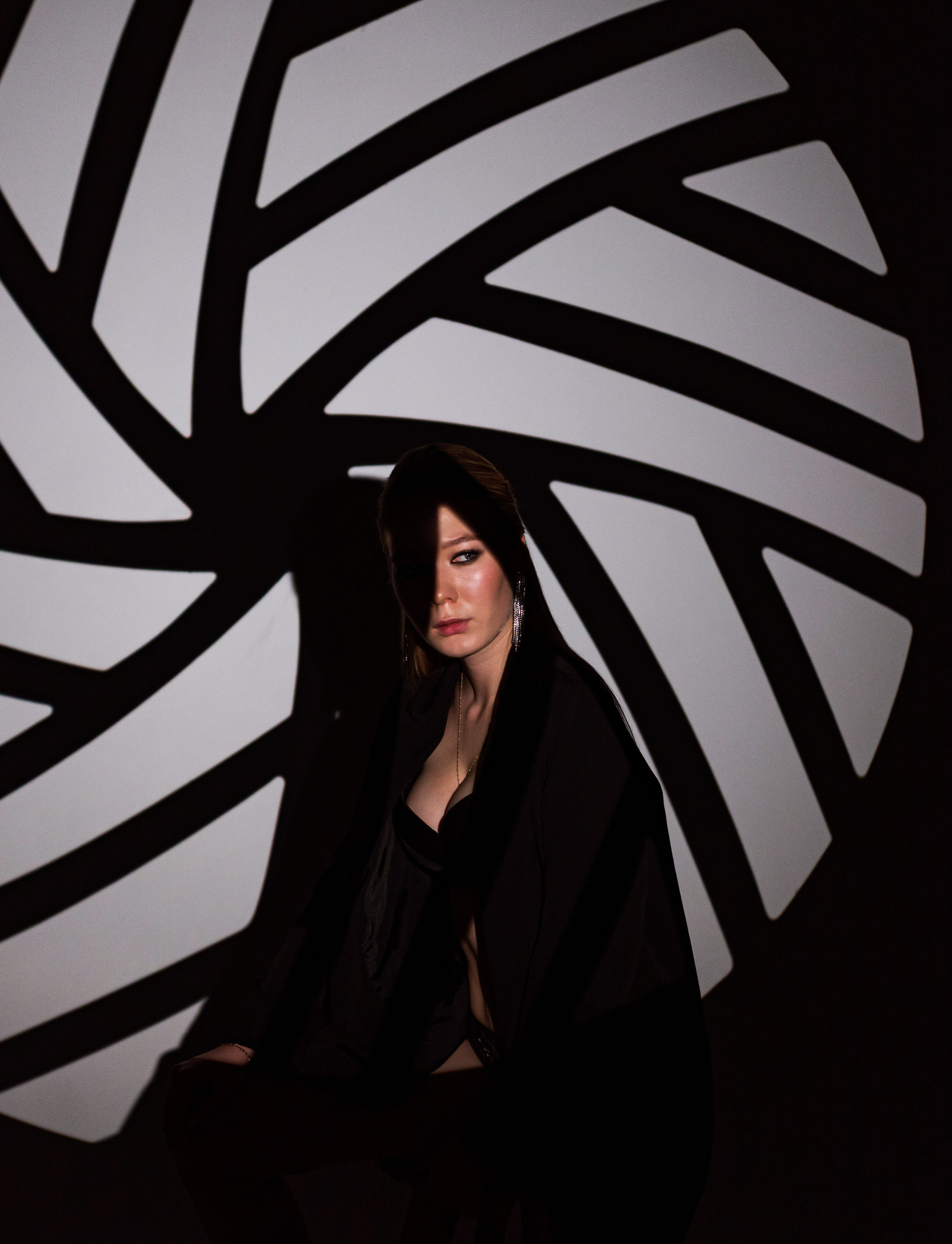 Фэшн —съемка с масками Гобо. КОНТЕНТ/ЖЕНСКИЙ ФОТОГРАФ МЕДВЕДЕВА НАТАЛЬЯ