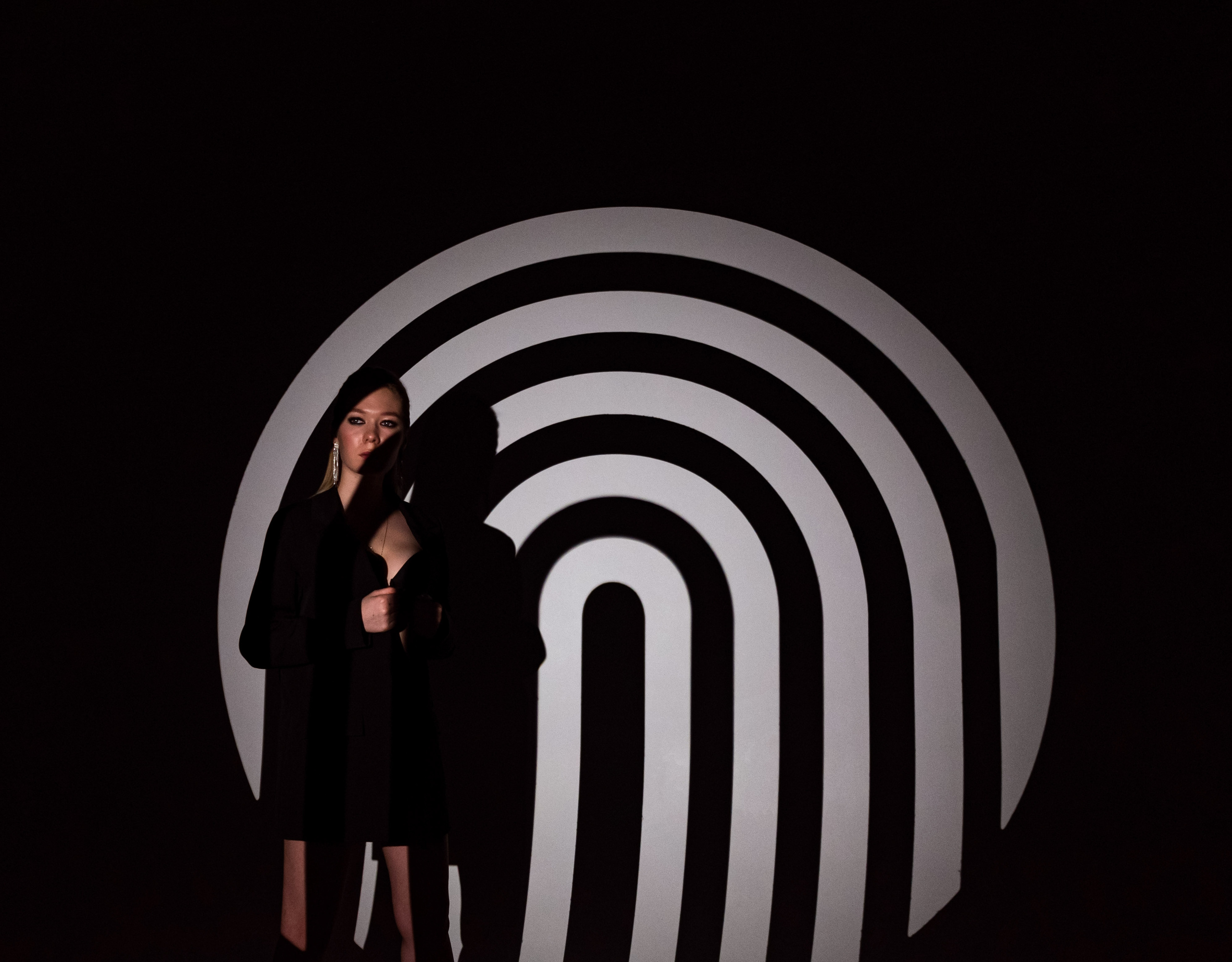 Фэшн —съемка с масками Гобо. КОНТЕНТ/ЖЕНСКИЙ ФОТОГРАФ МЕДВЕДЕВА НАТАЛЬЯ