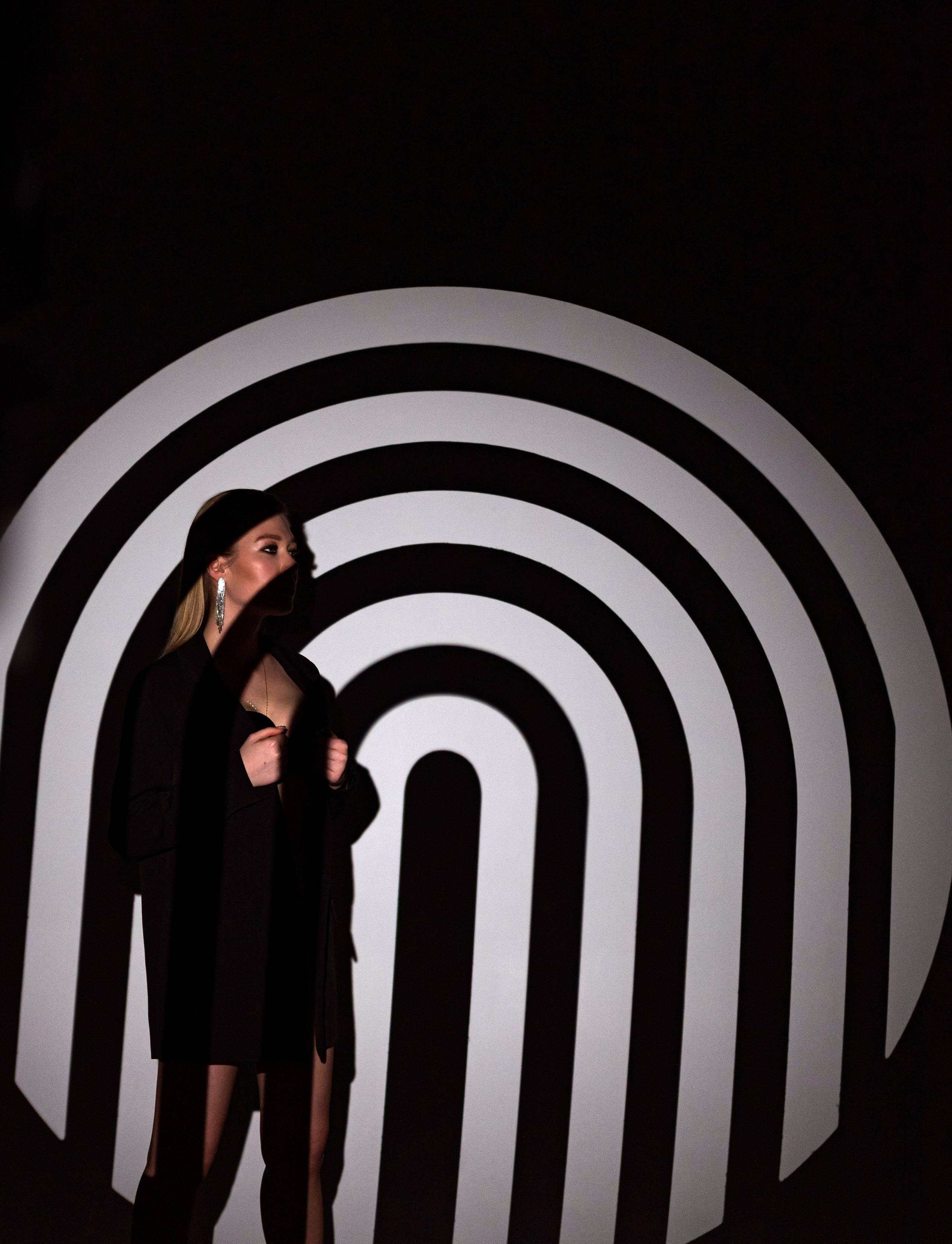 Фэшн —съемка с масками Гобо. КОНТЕНТ/ЖЕНСКИЙ ФОТОГРАФ МЕДВЕДЕВА НАТАЛЬЯ