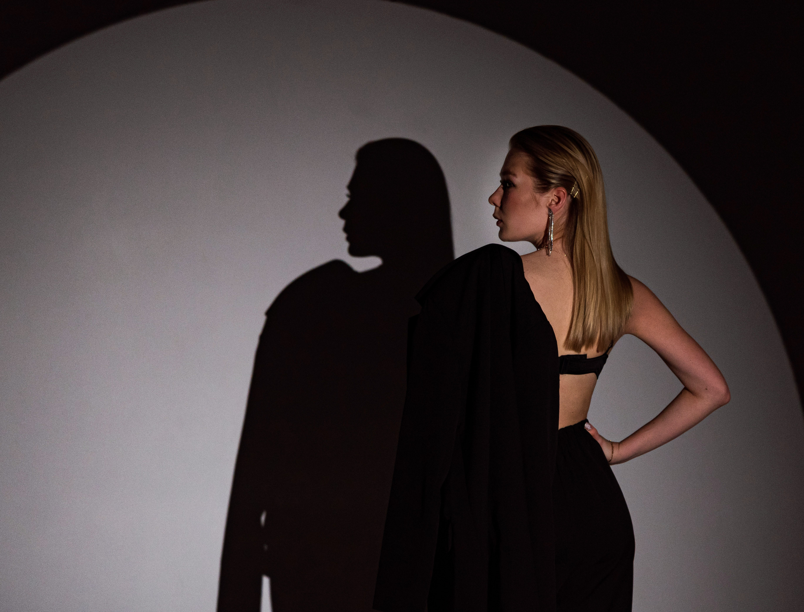 Фэшн —съемка с масками Гобо. КОНТЕНТ/ЖЕНСКИЙ ФОТОГРАФ МЕДВЕДЕВА НАТАЛЬЯ