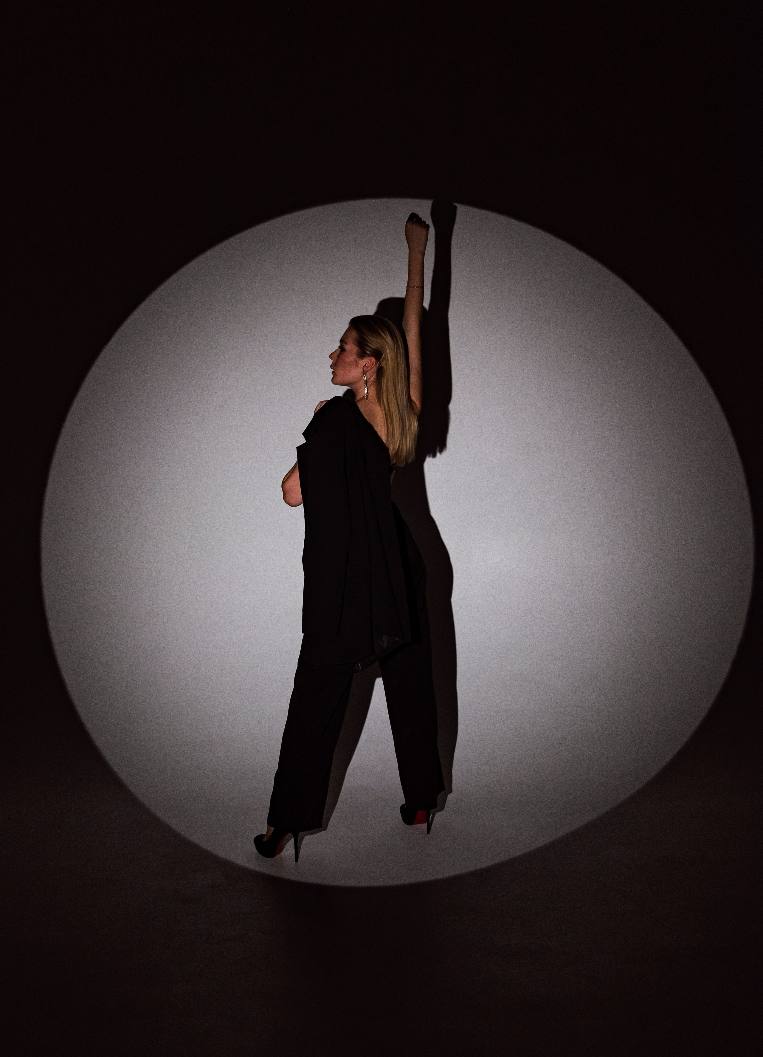 Фэшн —съемка с масками Гобо. КОНТЕНТ/ЖЕНСКИЙ ФОТОГРАФ МЕДВЕДЕВА НАТАЛЬЯ