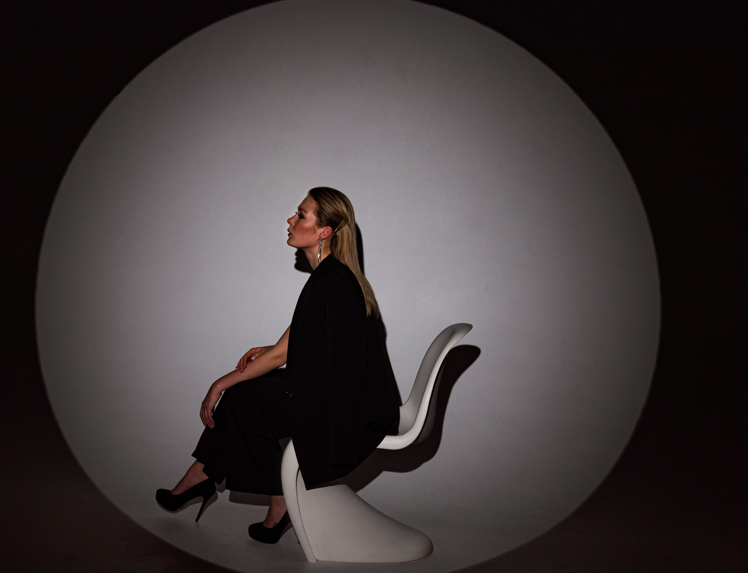 Фэшн —съемка с масками Гобо. КОНТЕНТ/ЖЕНСКИЙ ФОТОГРАФ МЕДВЕДЕВА НАТАЛЬЯ