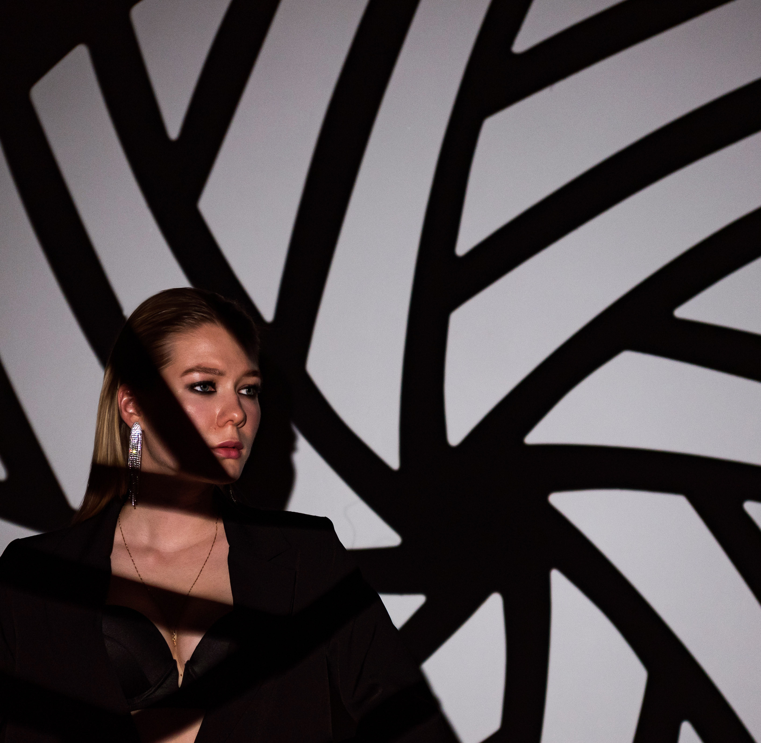 Фэшн —съемка с масками Гобо. КОНТЕНТ/ЖЕНСКИЙ ФОТОГРАФ МЕДВЕДЕВА НАТАЛЬЯ