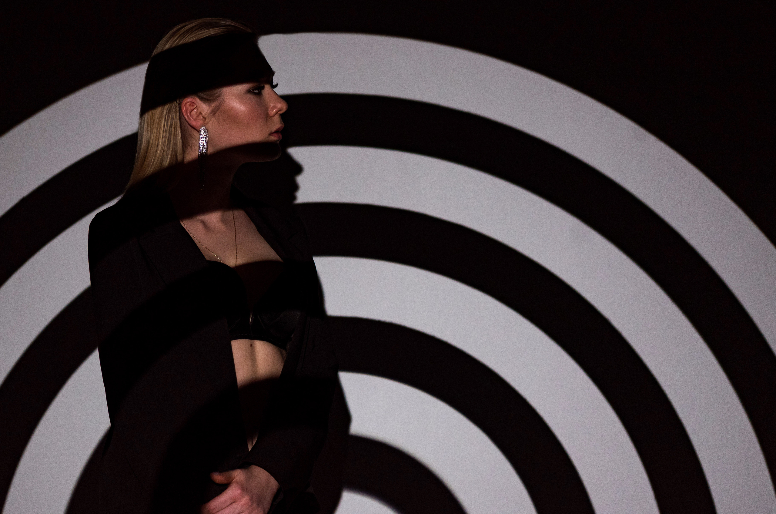 Фэшн —съемка с масками Гобо. КОНТЕНТ/ЖЕНСКИЙ ФОТОГРАФ МЕДВЕДЕВА НАТАЛЬЯ