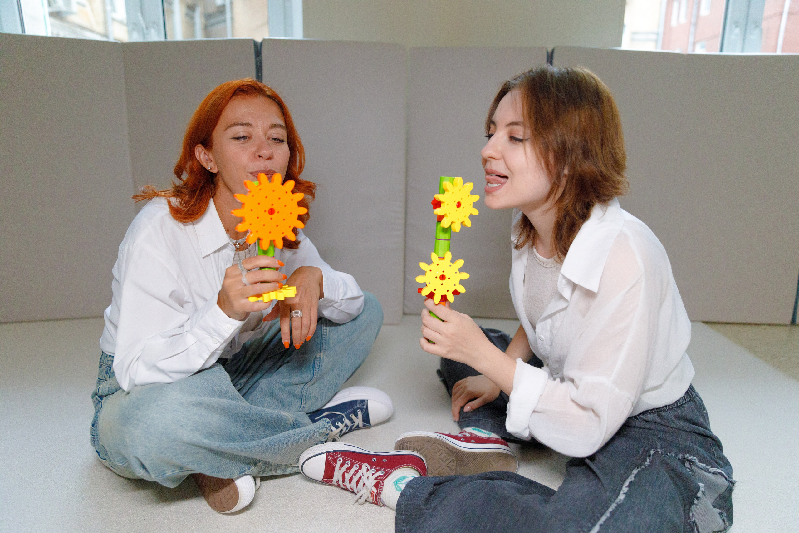 Юлианна и Анна в кабинете Dir Floor Time. Фотограф в Москве Слуцкая Наталья, репортаж, портрет, контент