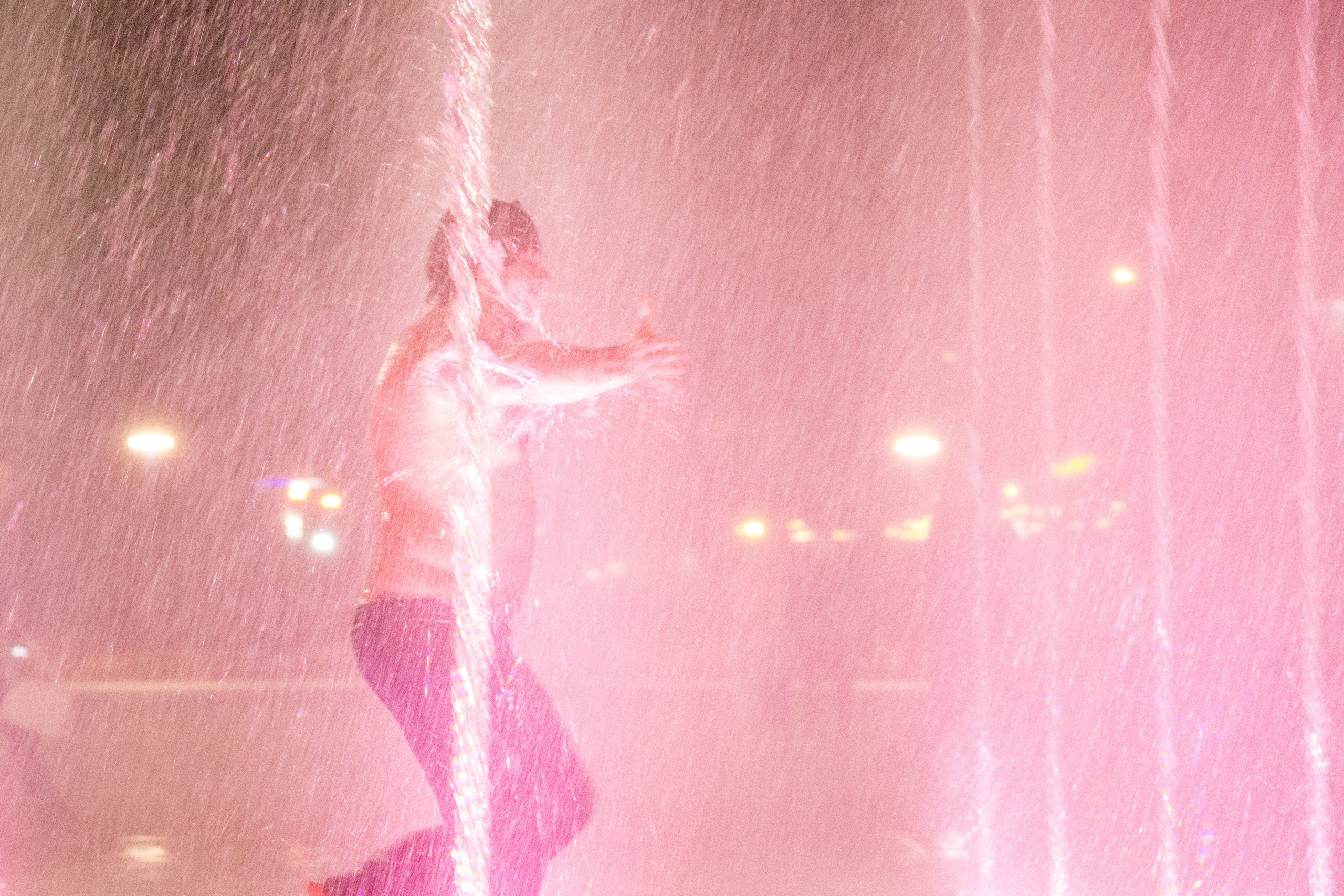 Фотосессия в фонтане. Фотограф Пермь. Фотосессия в фотостудии Перми и на свежем воздухе