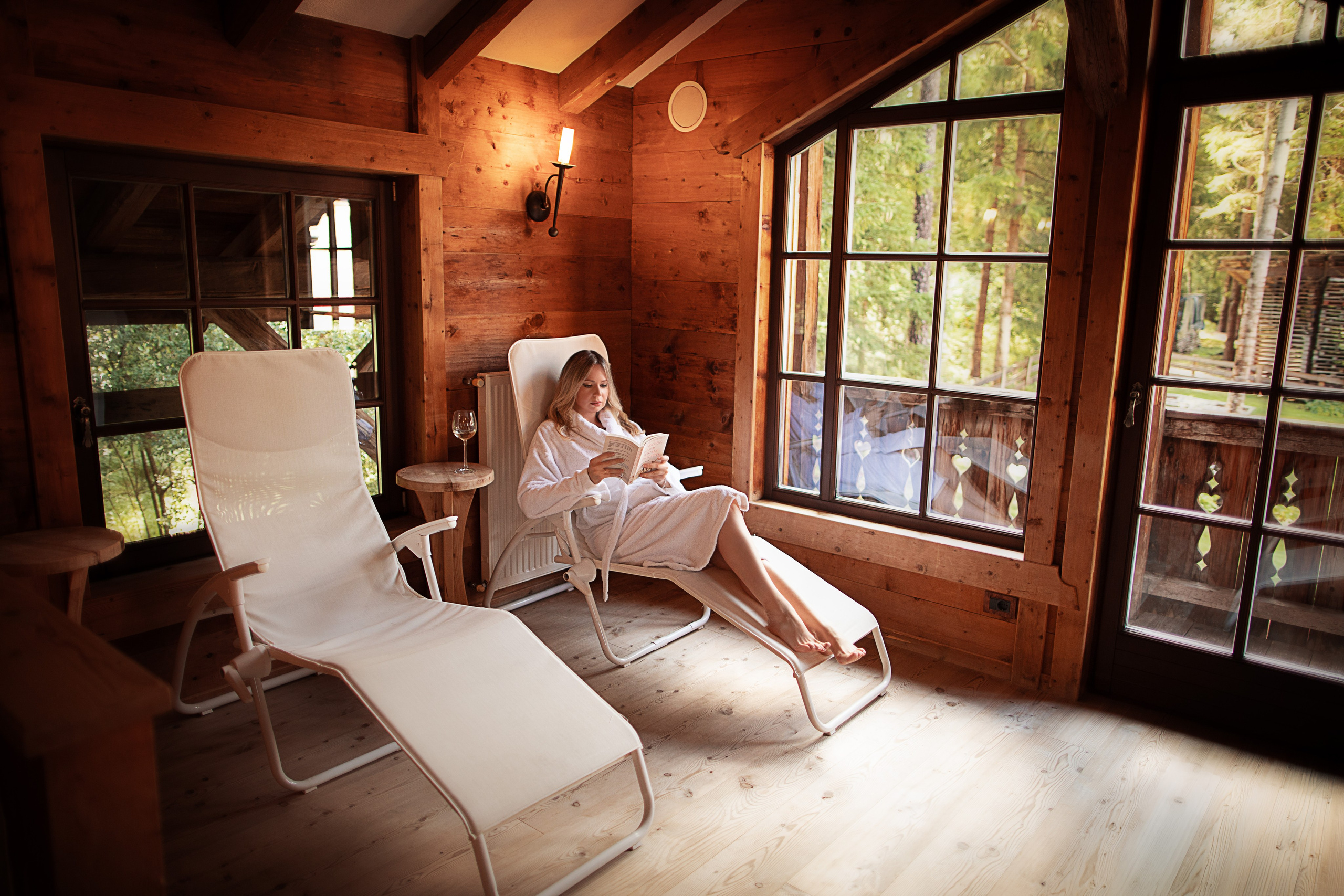Content creator, hotel and hospitality photographer, travel photographer, photographer in Europe, hotel in Dolomites, chalet, jacuzzi